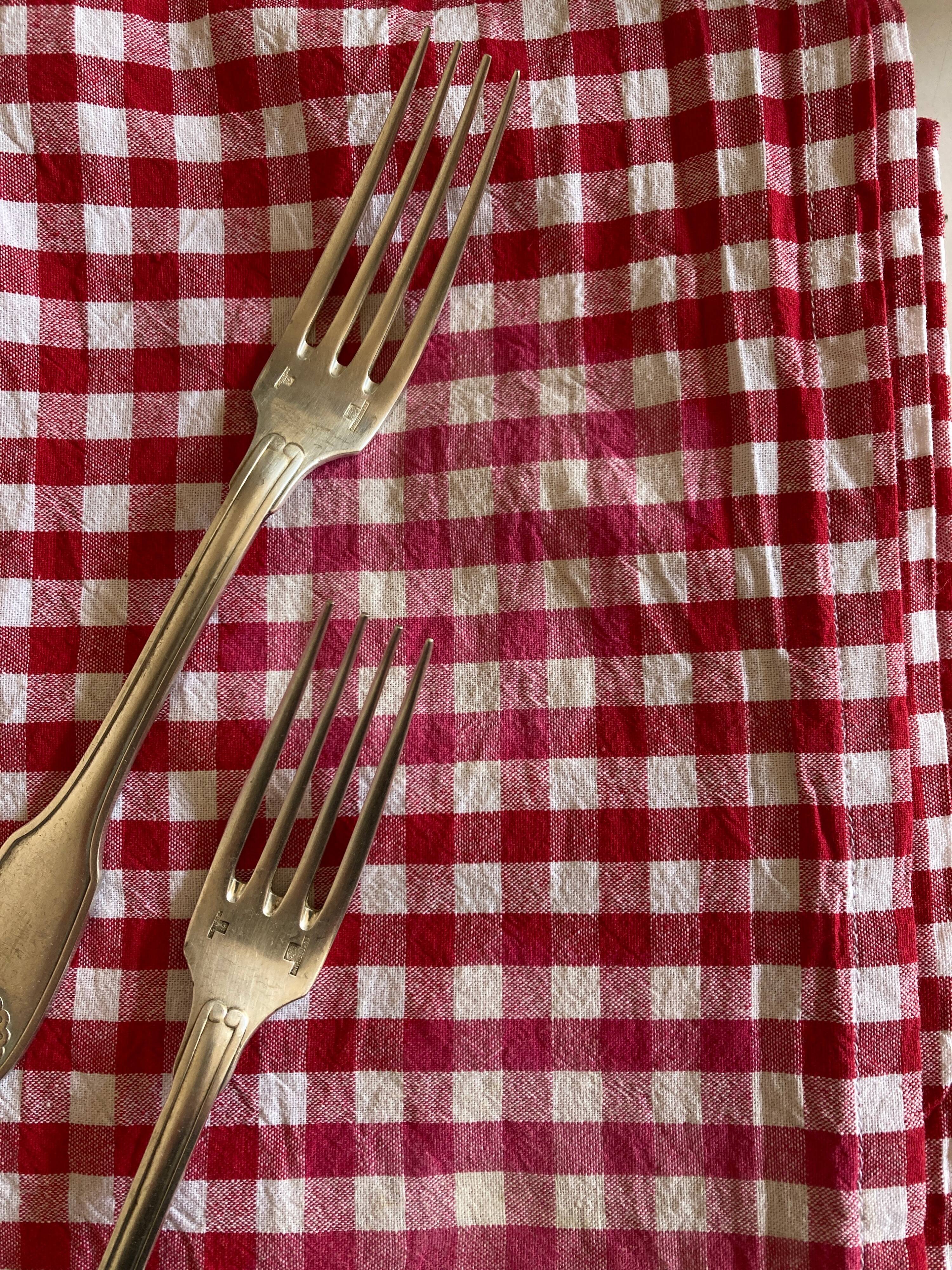 XXXL country tablecloth in poppy red gingham canvas