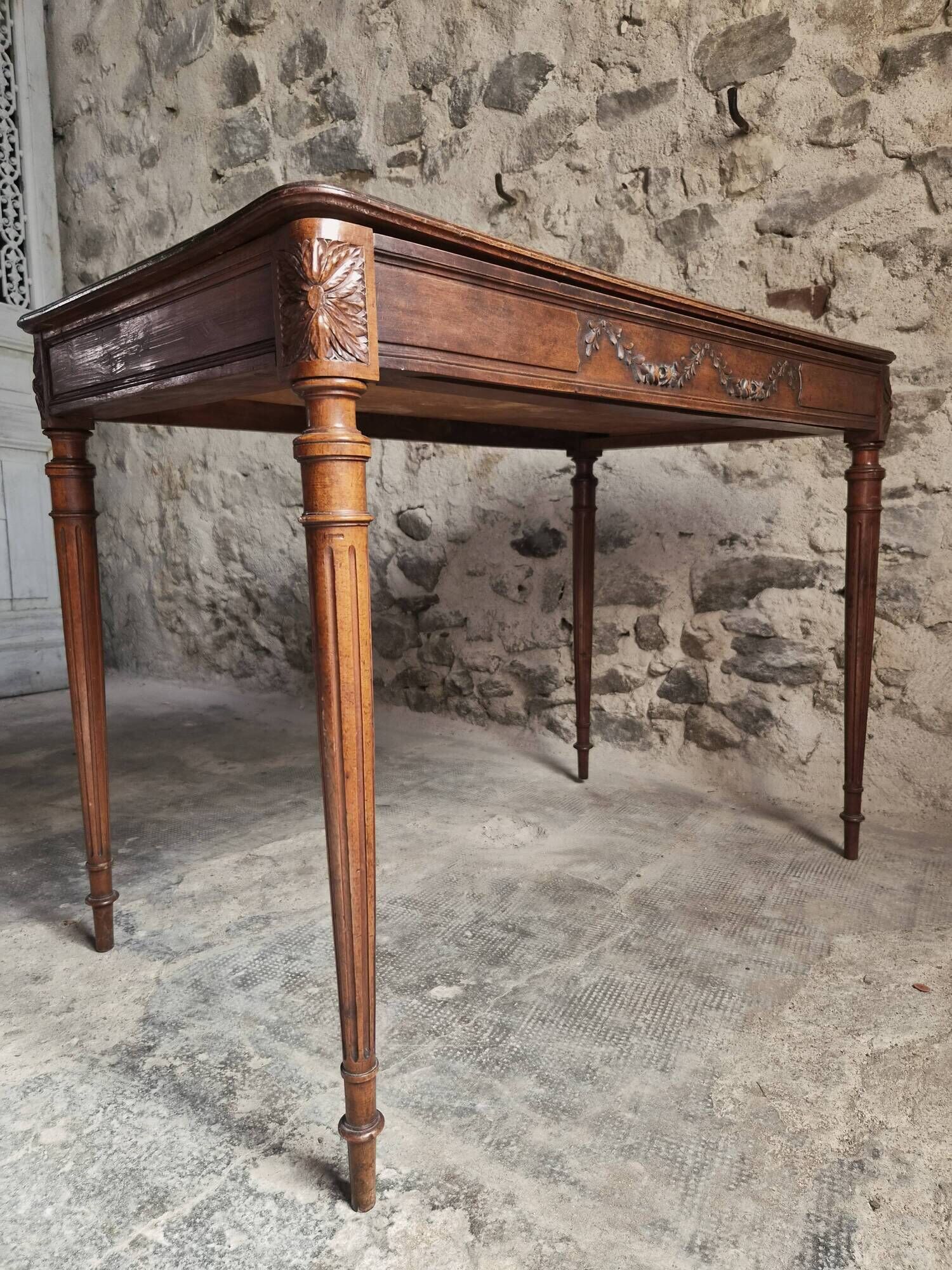 French antique writing desk in walnut, Louis XVI style, late 19th century, circa 1880–1900.