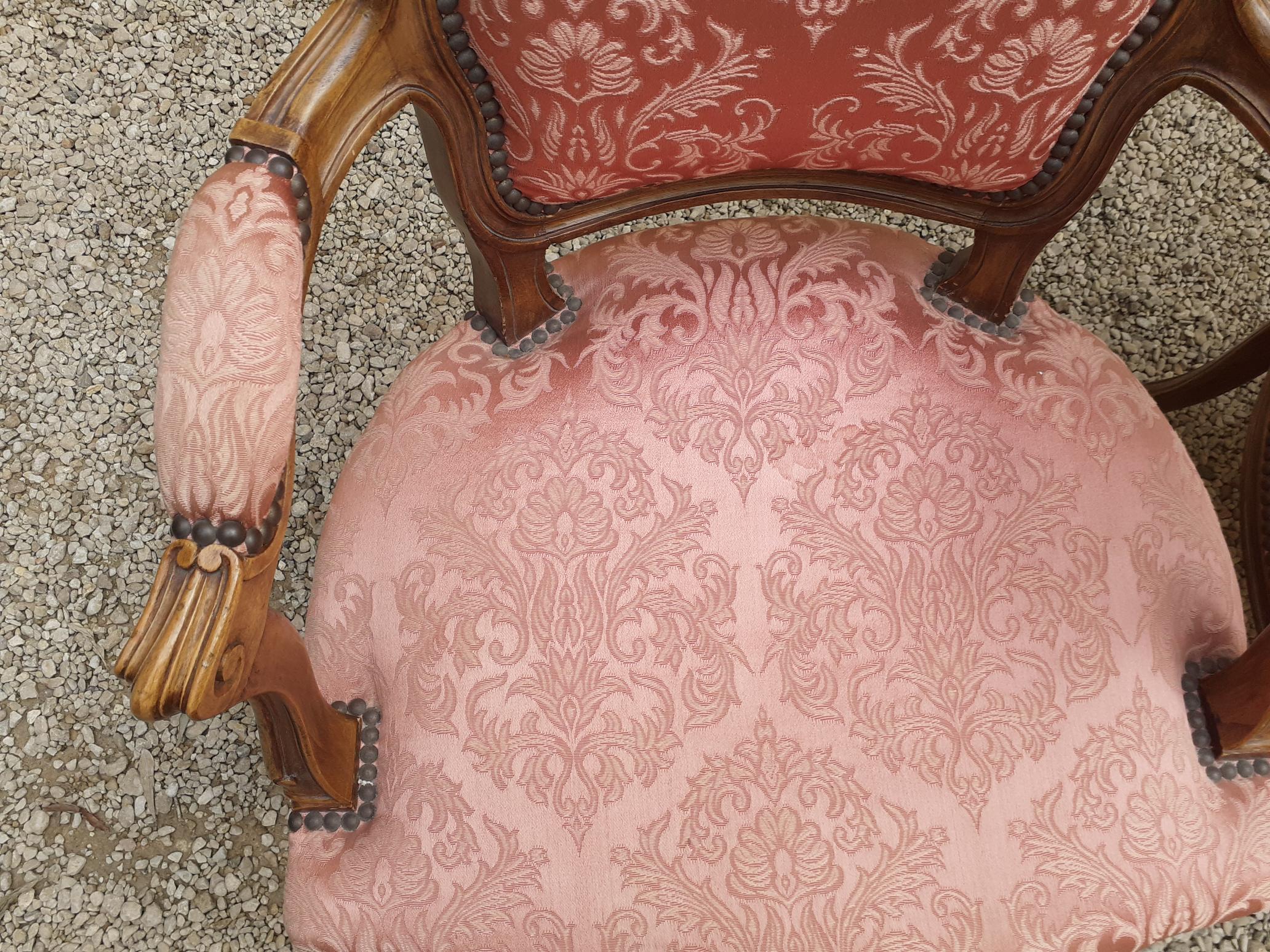 Paire de fauteuils cabriolet de style Louis XV