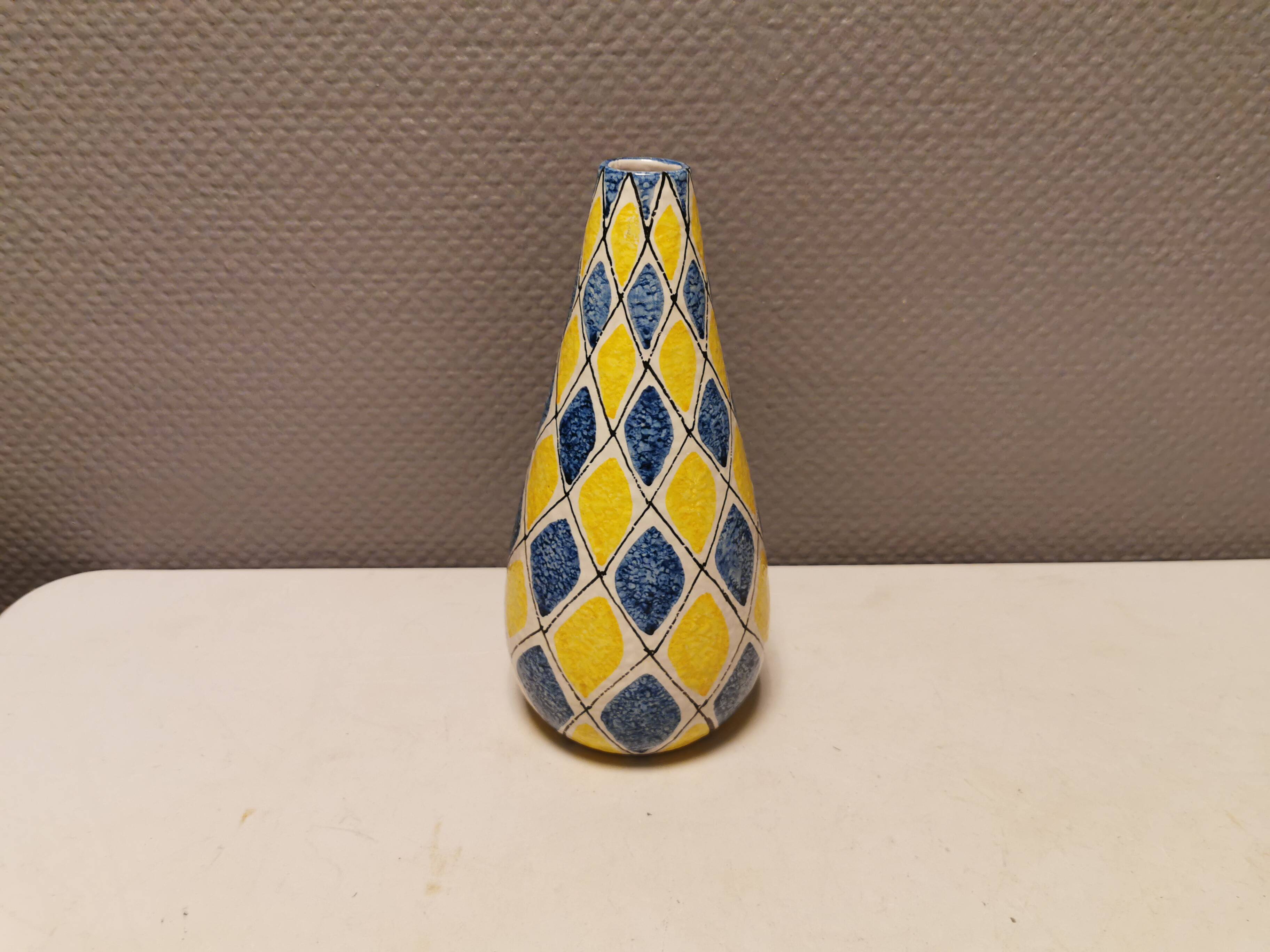 Italian vase with Harlequin pattern in beautiful yellow/blue