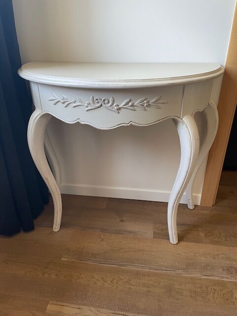 Half-moon table