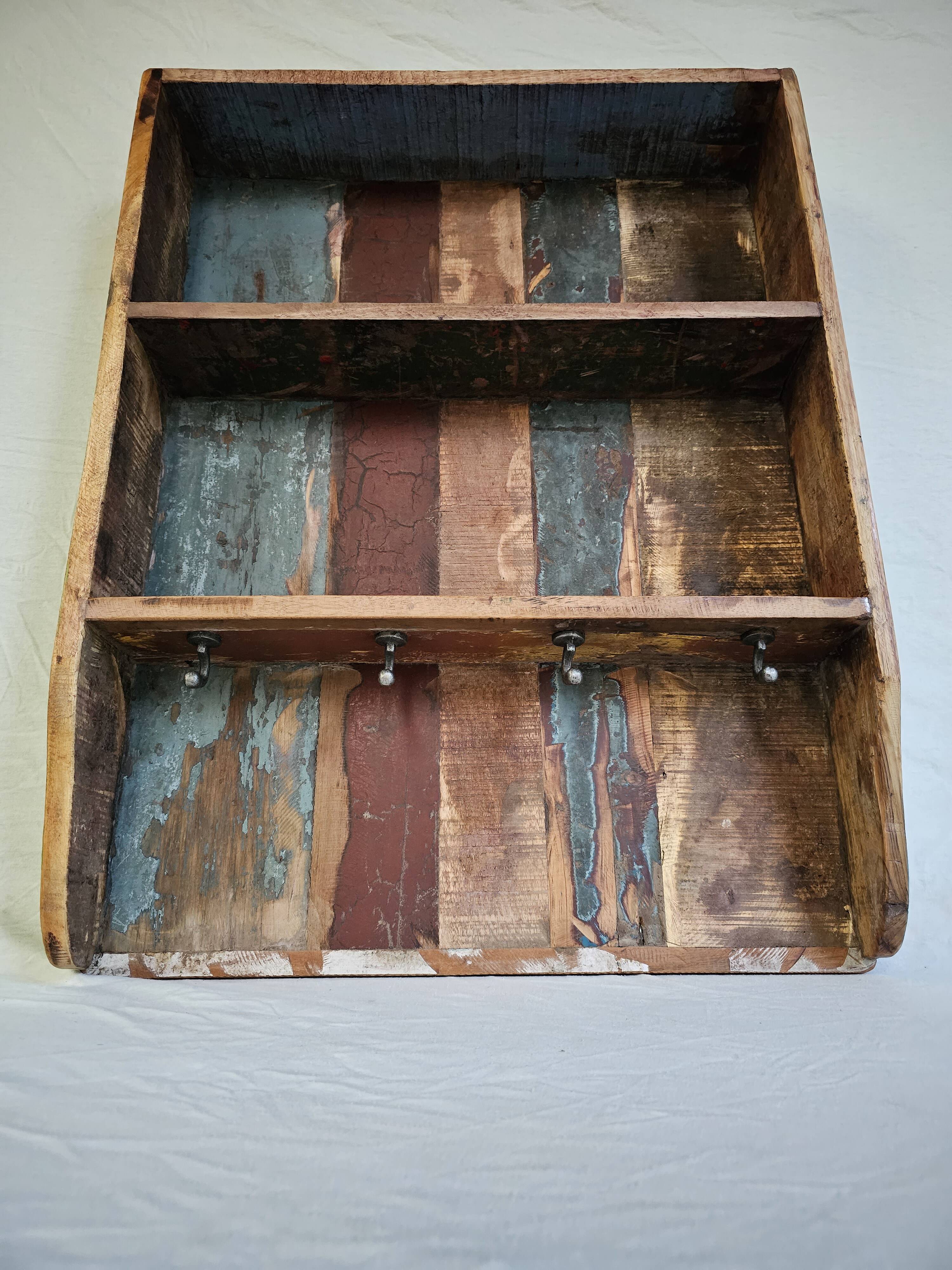 Wall shelf 3 shelves + 4 hooks cast iron in polychrome wood