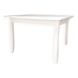White table / large desk