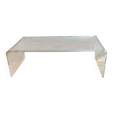 Vintage coffee table in curved transparent plexiglass – 70s/80s