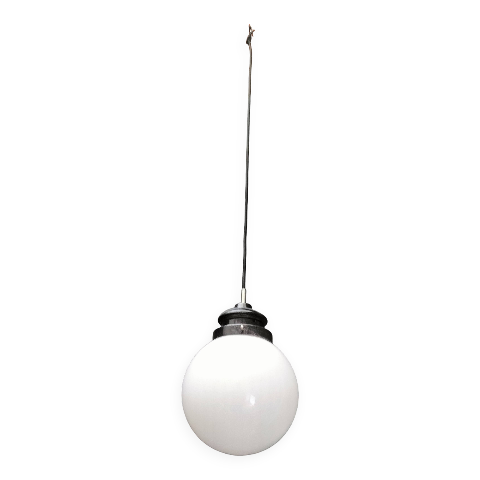 Opaline ball suspension