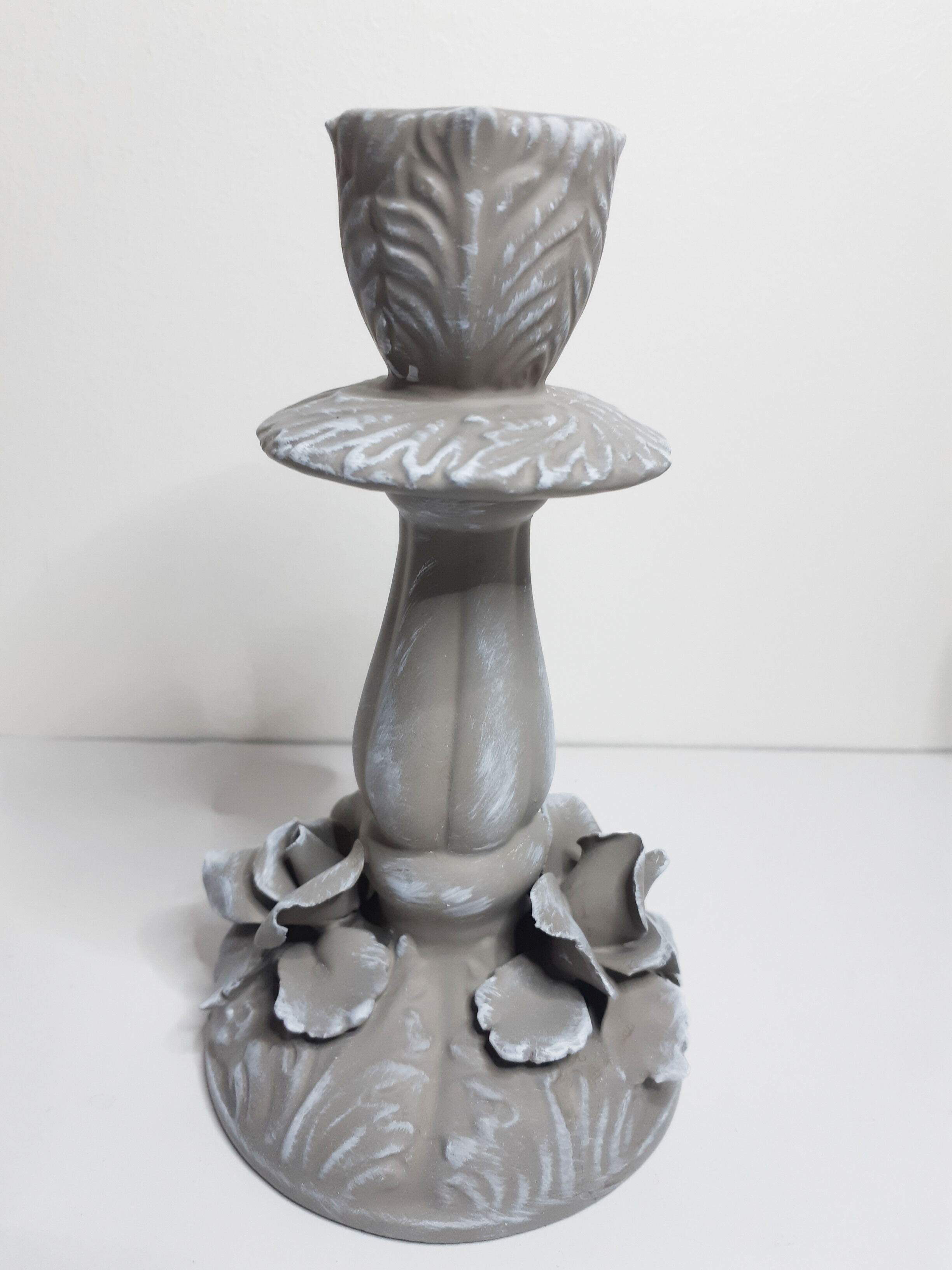 Bougeoirs de table en porcelaine italienne Capodimonte, fin XIX ème , patinée taupe