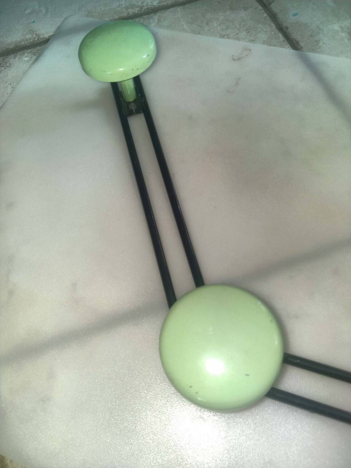 Coat rack with 4 green metal hooks from the 70s