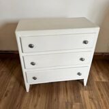 White chest of drawers