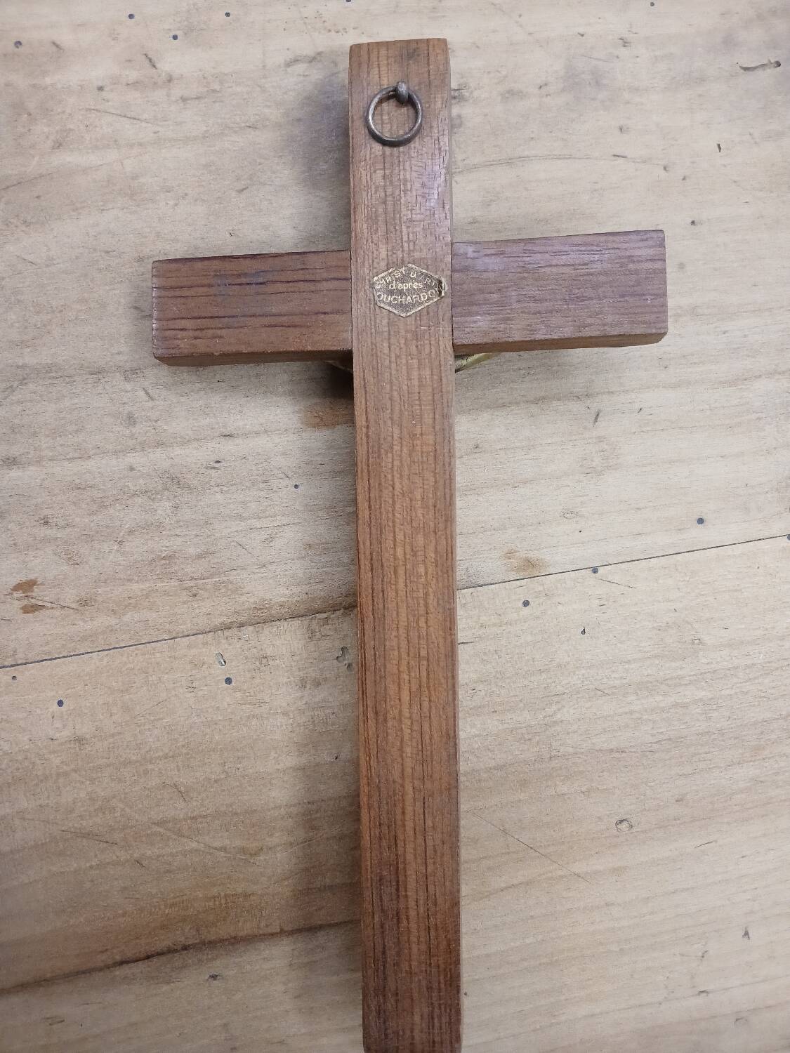 Premium Photo | Close-up Of Crucifix Hanging In Car - Foto 6