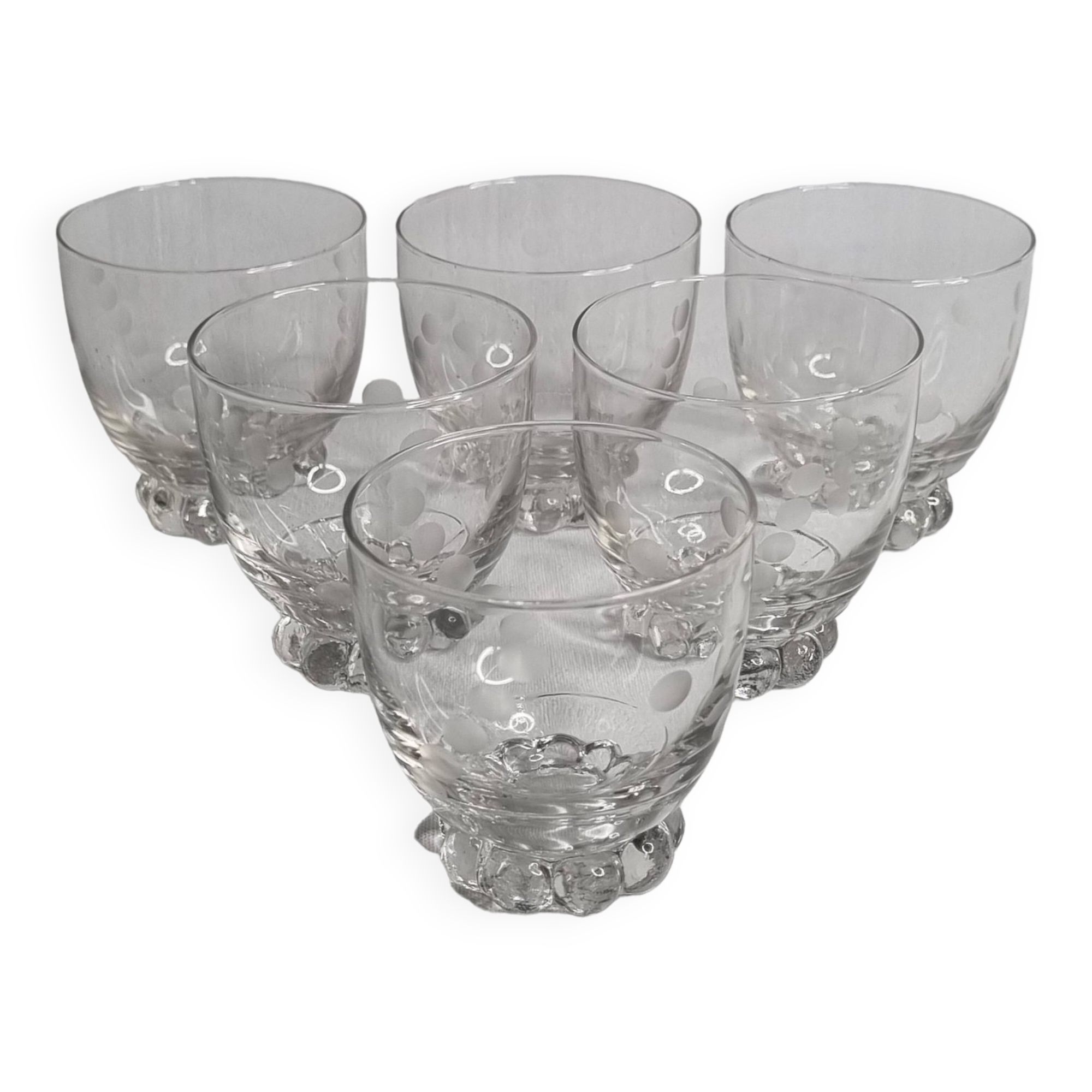 Set of six Art Deco style engraved crystal glasses on spherical feet
