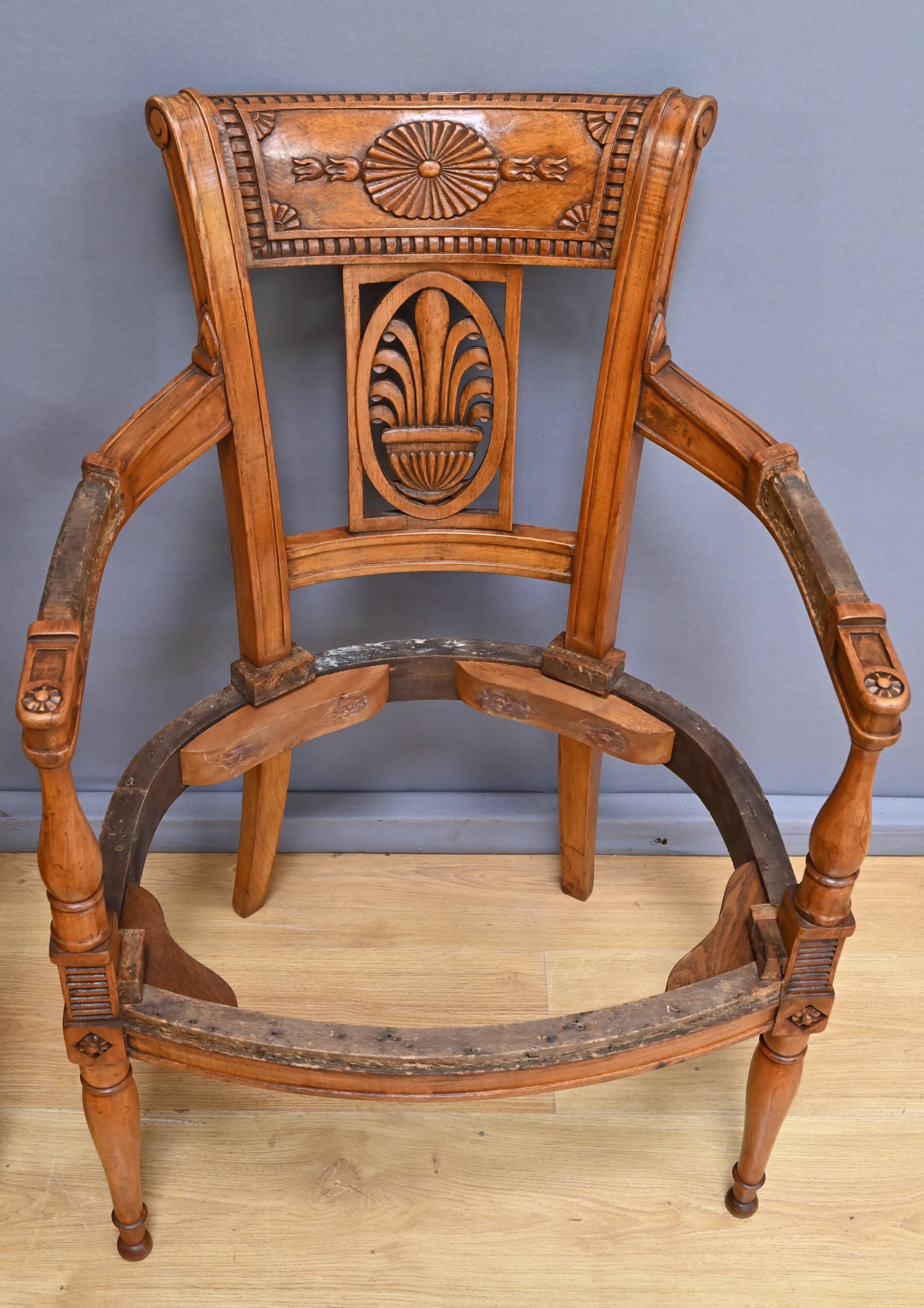 Paire de Fauteuils en Hêtre teinté – Début XXe