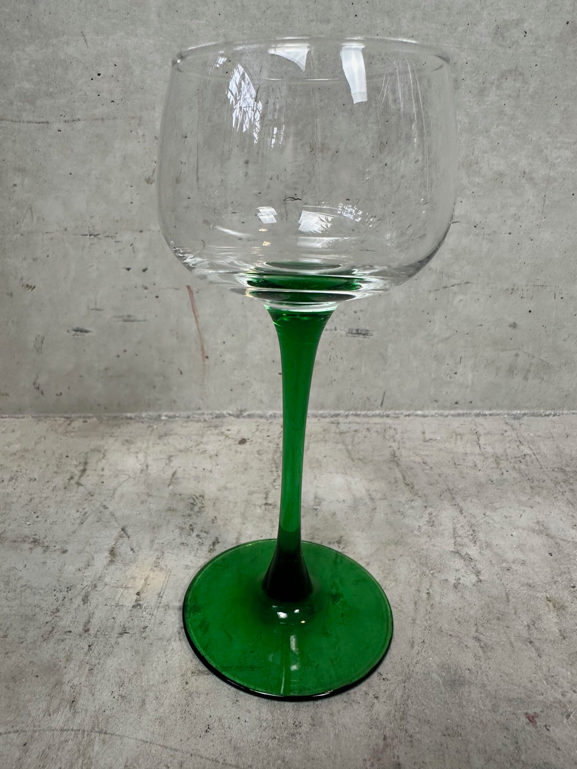 12x vintage wine glasses – Luminarc