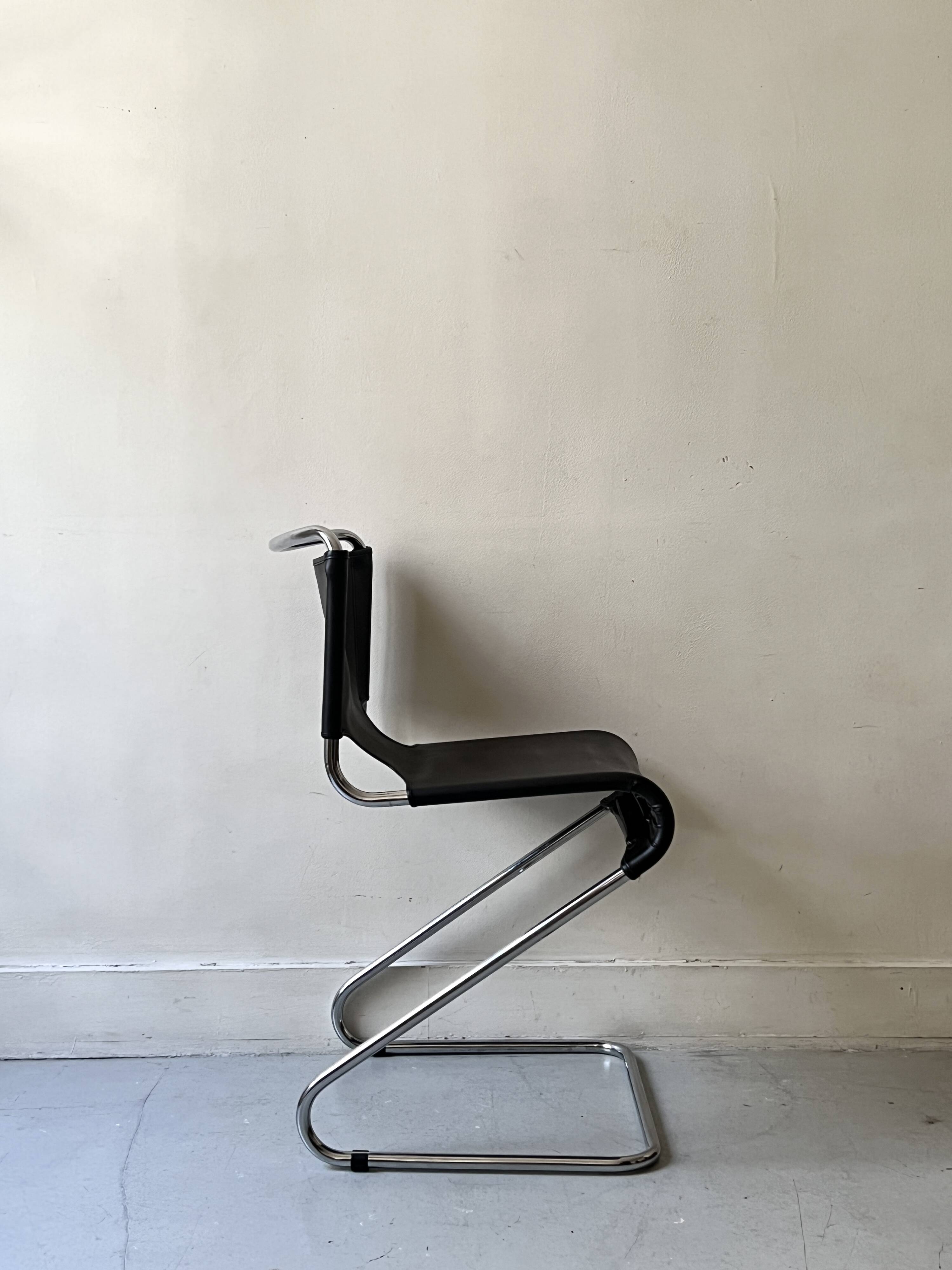 Chaise en métal tubulaire et cuir par Olivier Mourgue, France 1960-70
