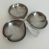 Stainless steel aperitif dish in the shape of a clover