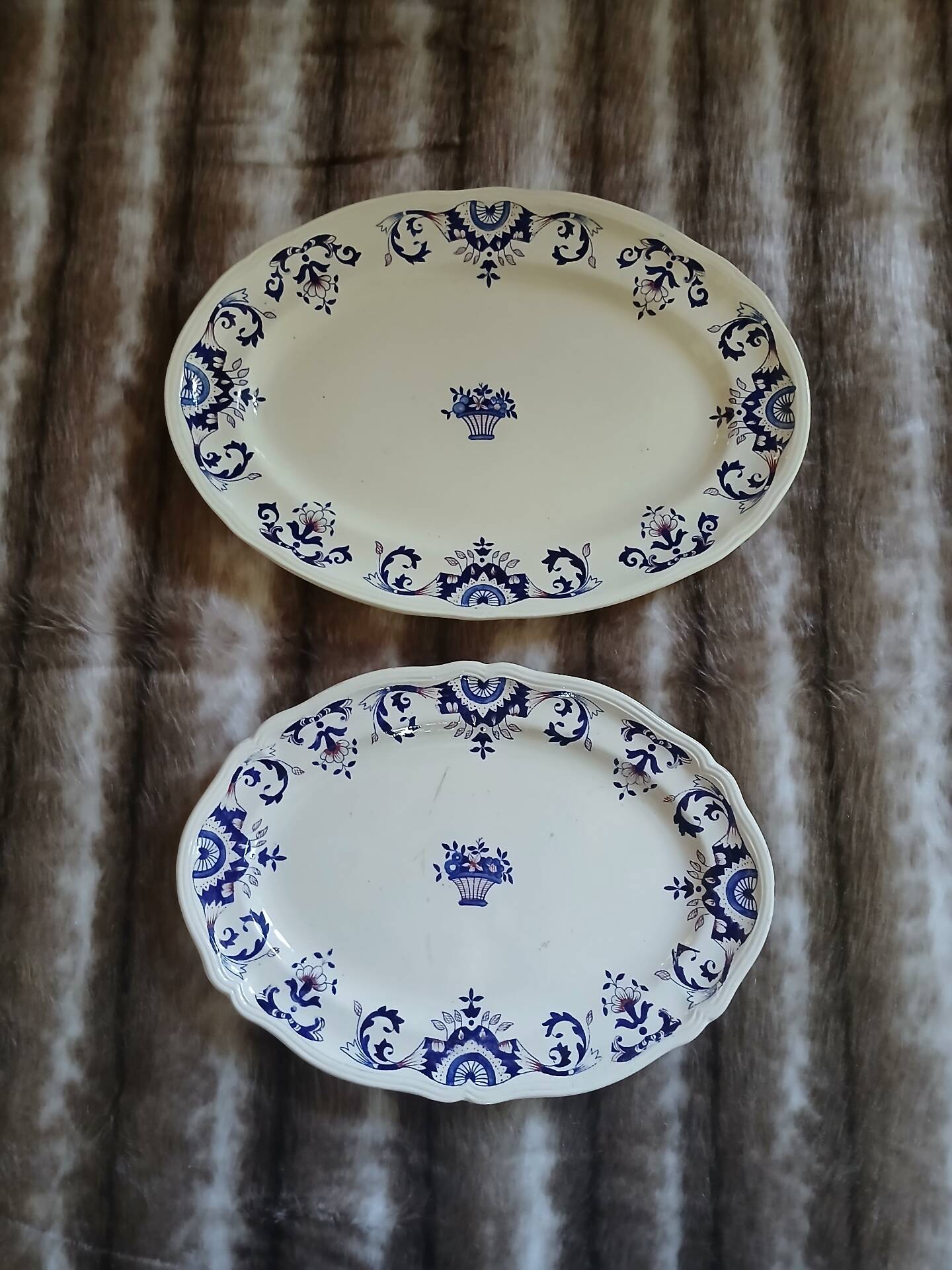 2 oval dishes in ironstone from Longchamp