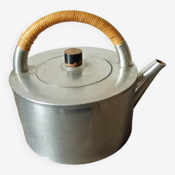 Erik Magnussen teapot for Royal Selangor. 20th century design. Tin