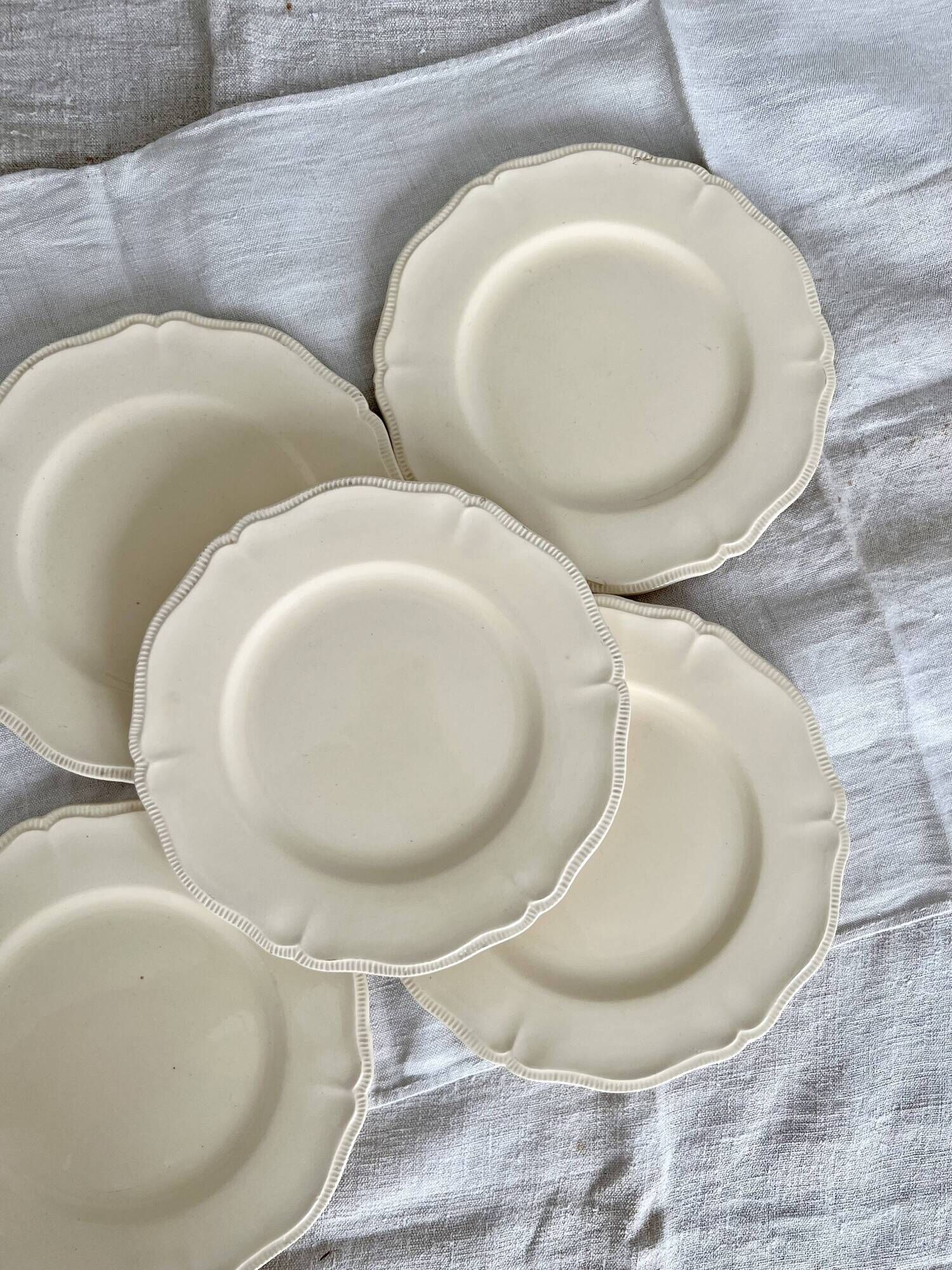 Set of 5 vintage earthenware flat plates stamped Longchamp beige color classic style