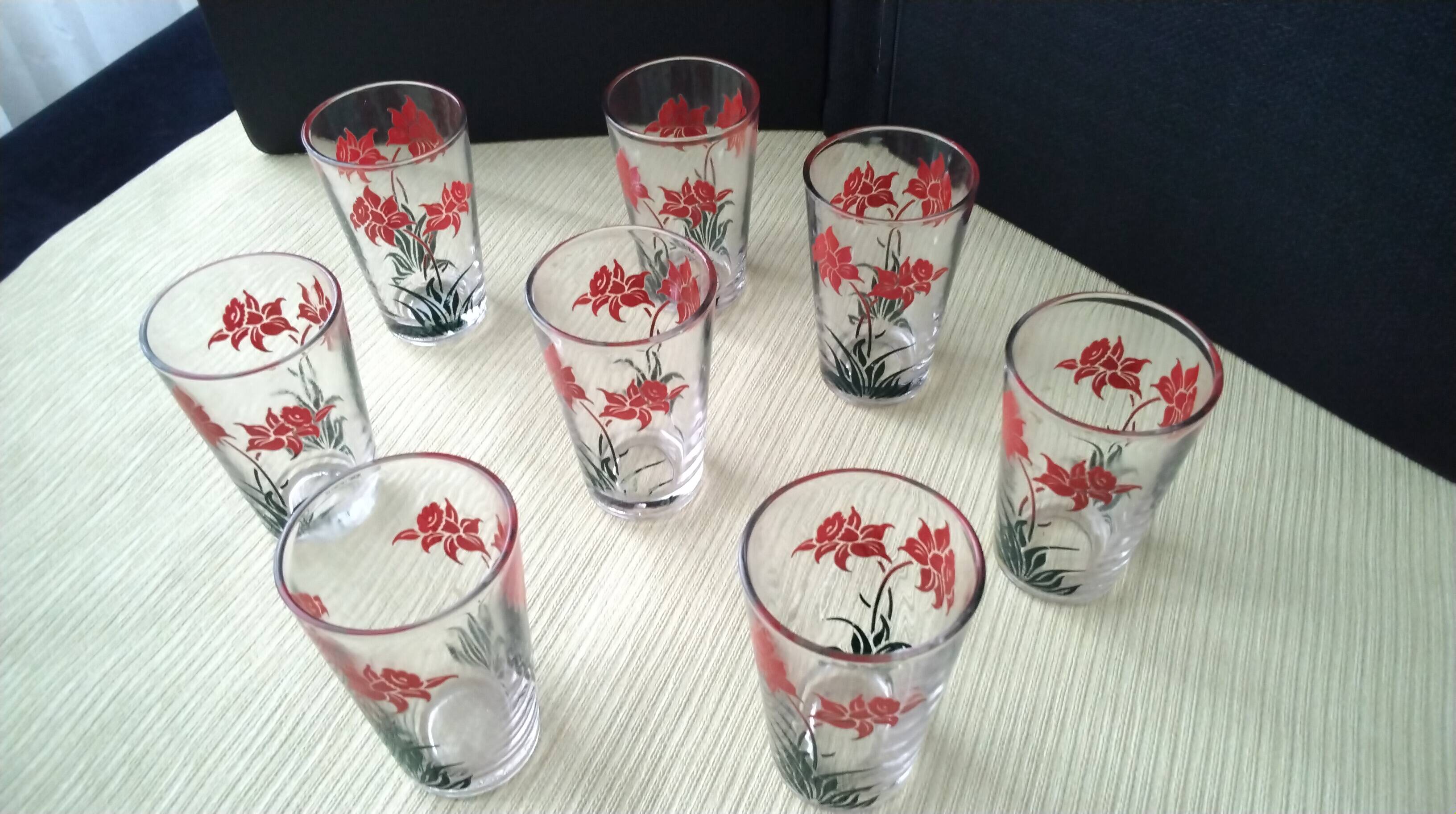 8 ancient glasses with screen-printed decoration