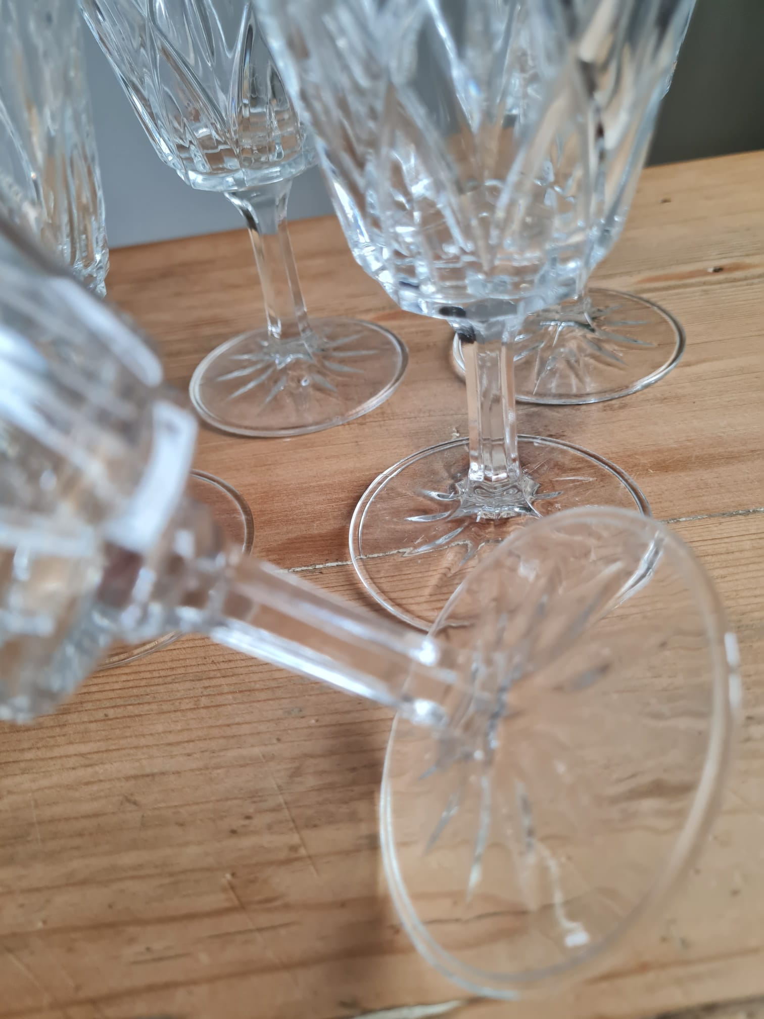 Service of 6 chiseled wine glasses