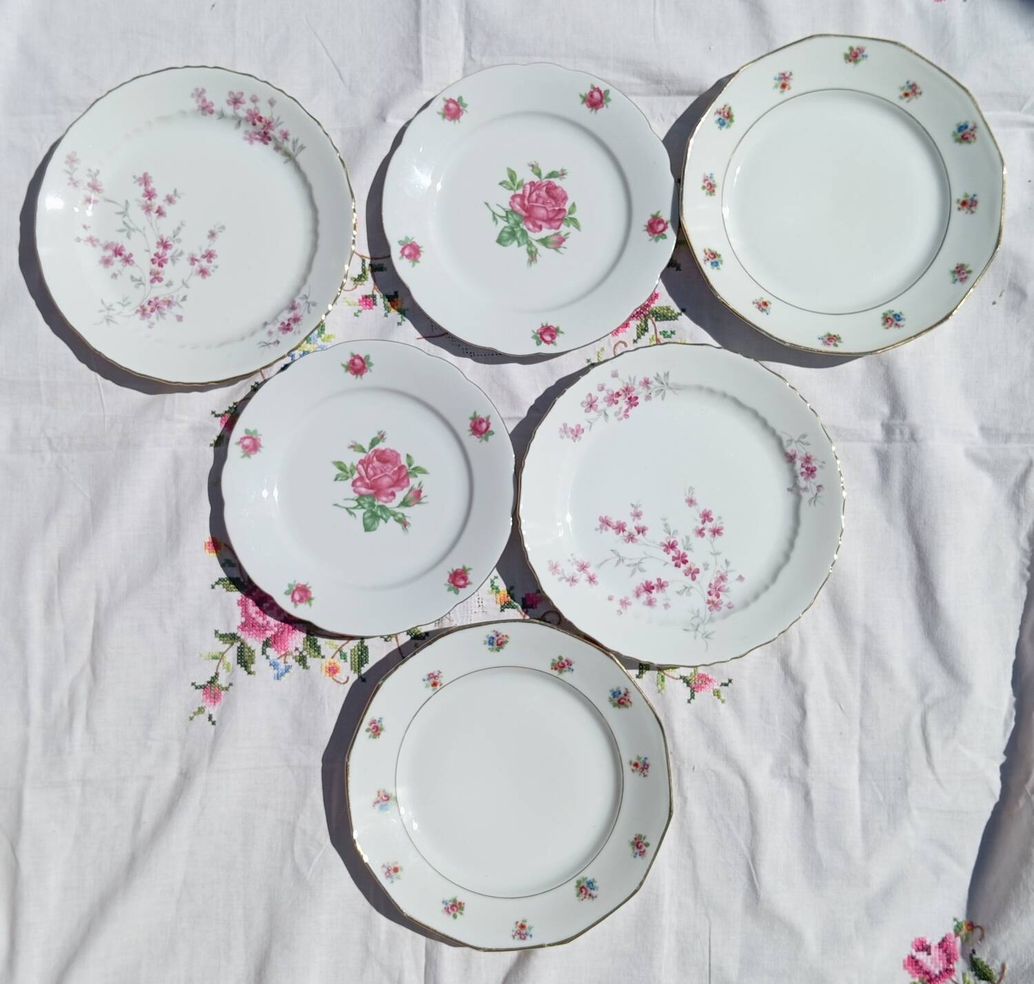 Mix of 6 mismatched floral dessert plates, retro porcelain