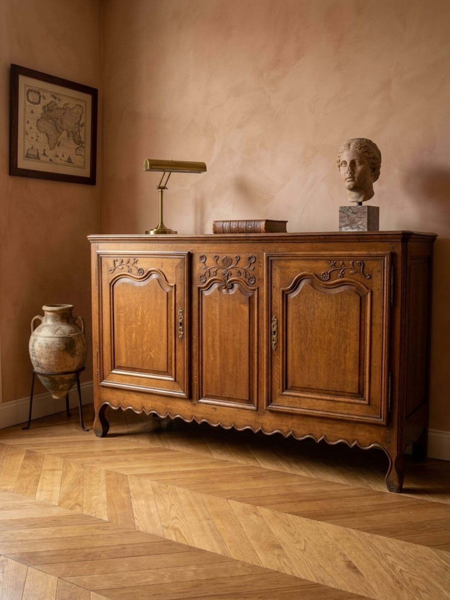 Very oak sideboard with 2 doors