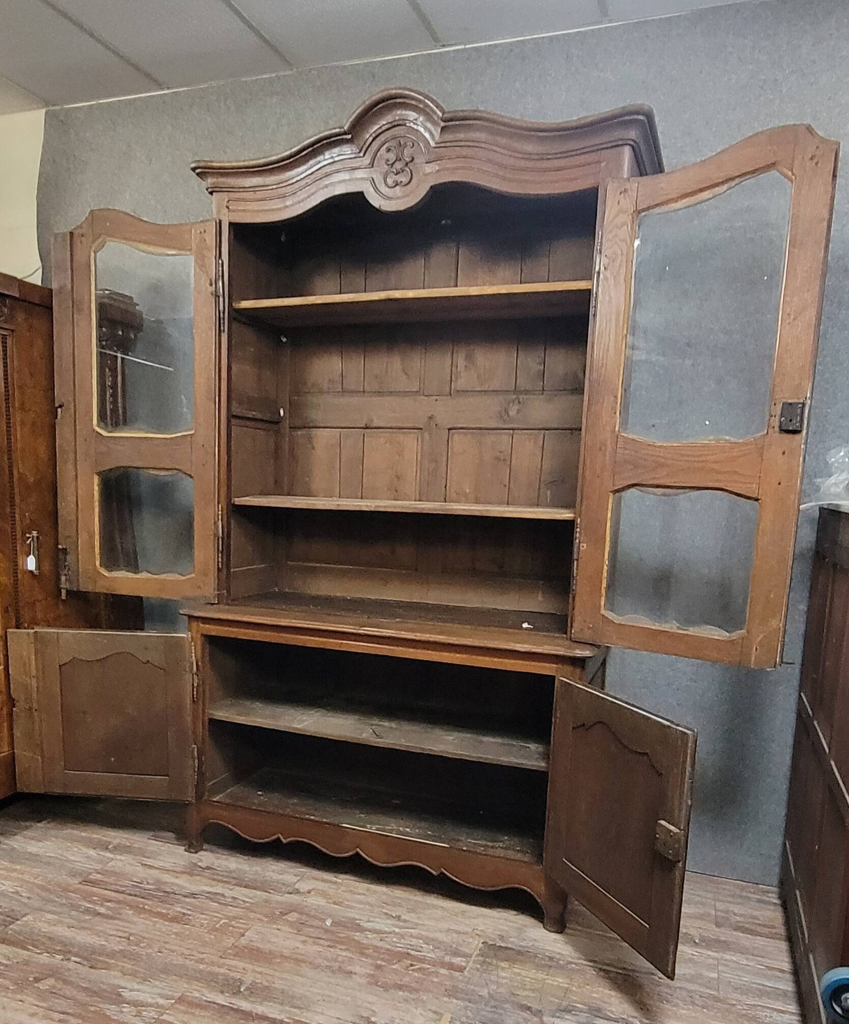 Buffet-Bibliothéque a deux-corps époque Louis XV, réalisé en chêne massif