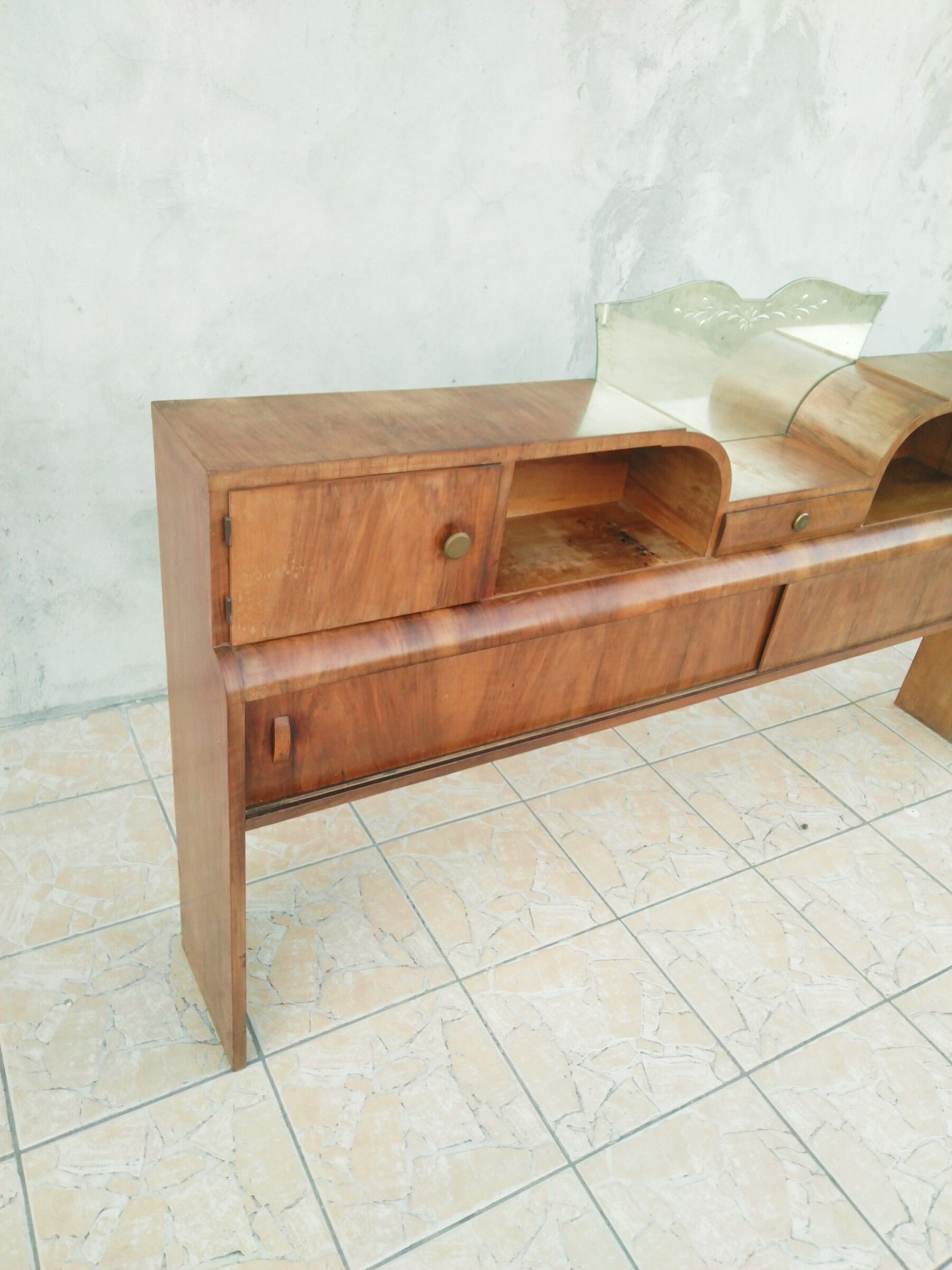 Art deco headboard in walnut bramble