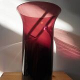 Vase violet en verre soufflé