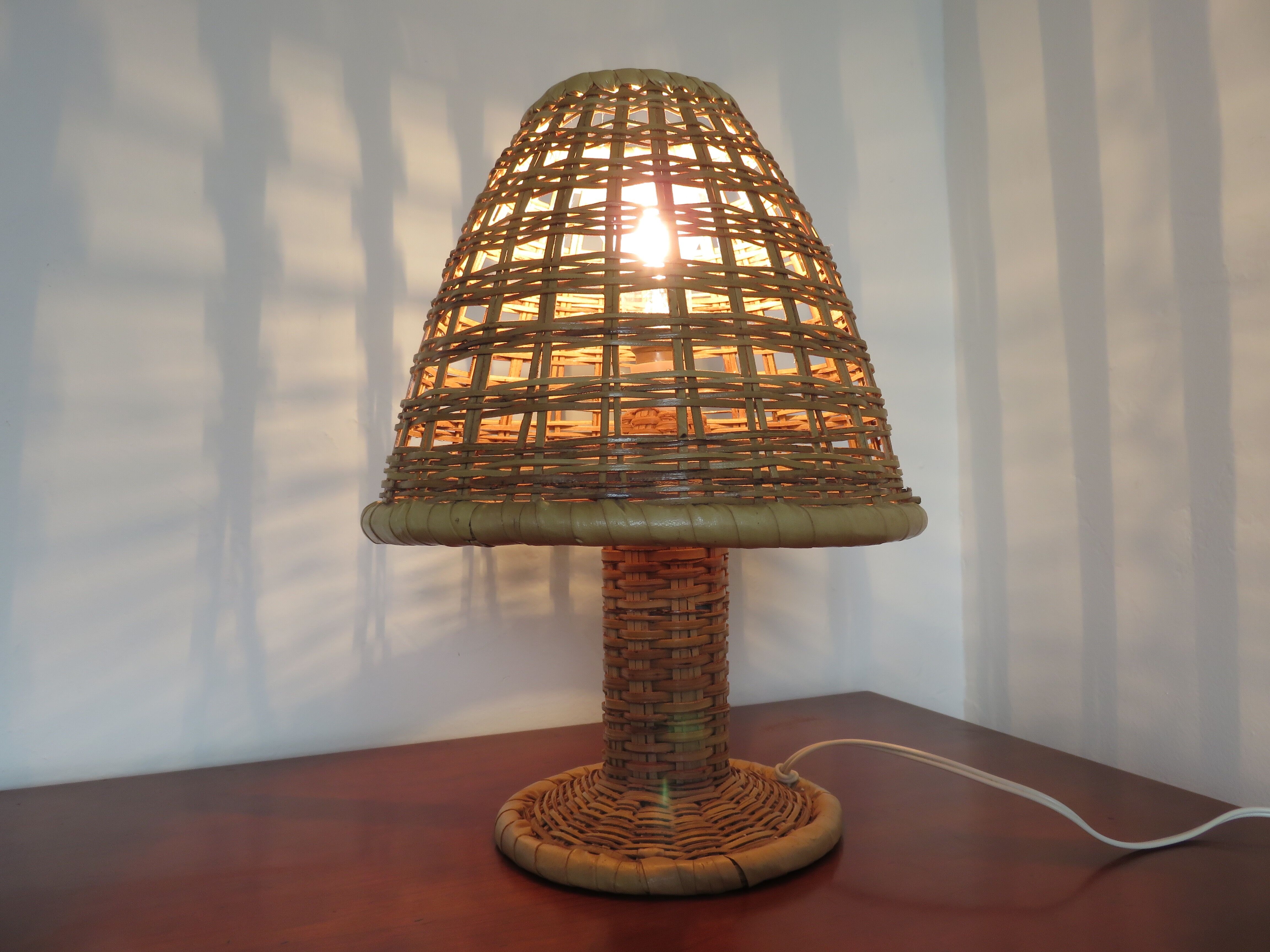 Paire de lampes en rotin bambou années 60/70