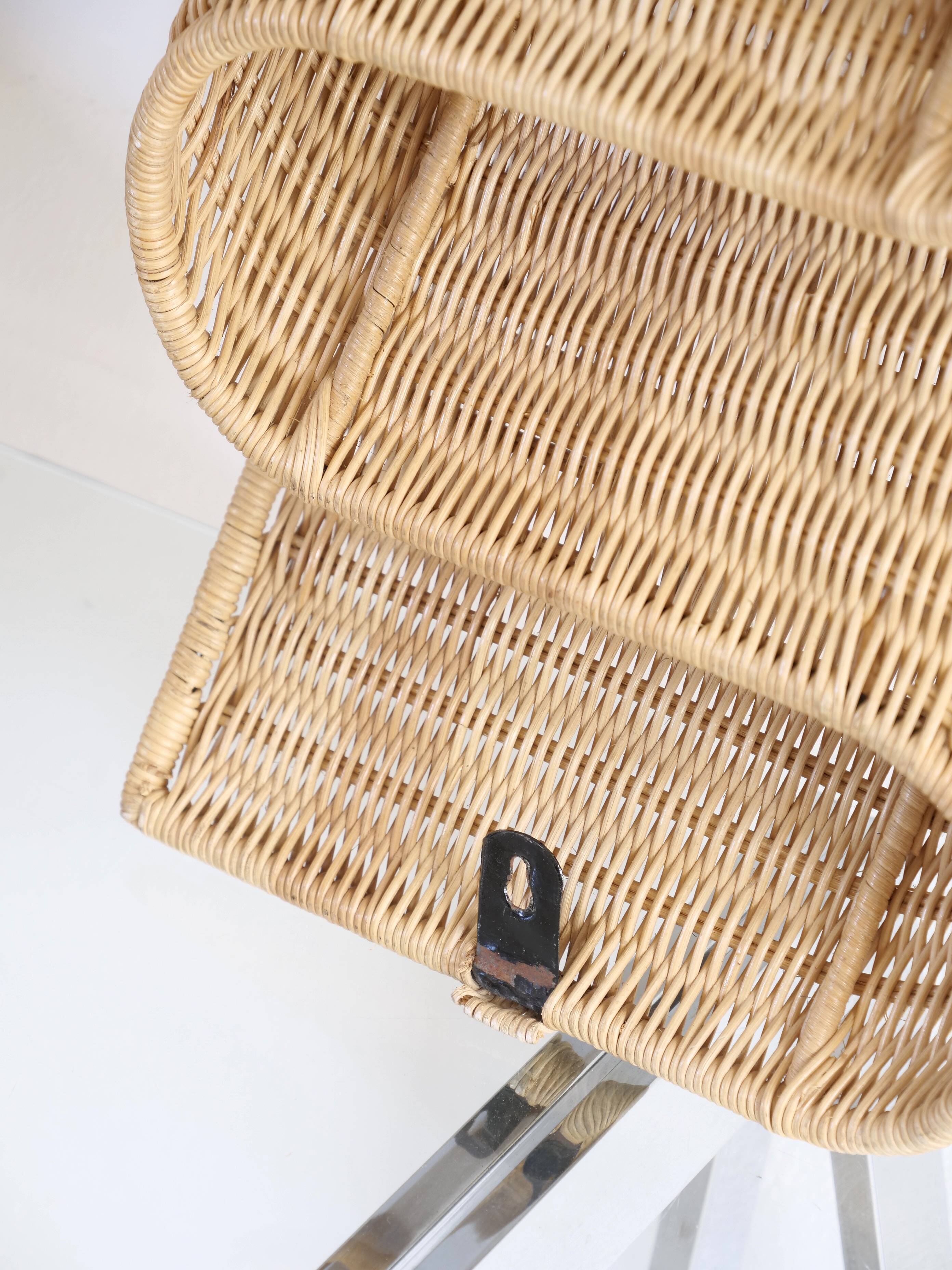 rattan wave wall-mounted magazine holder