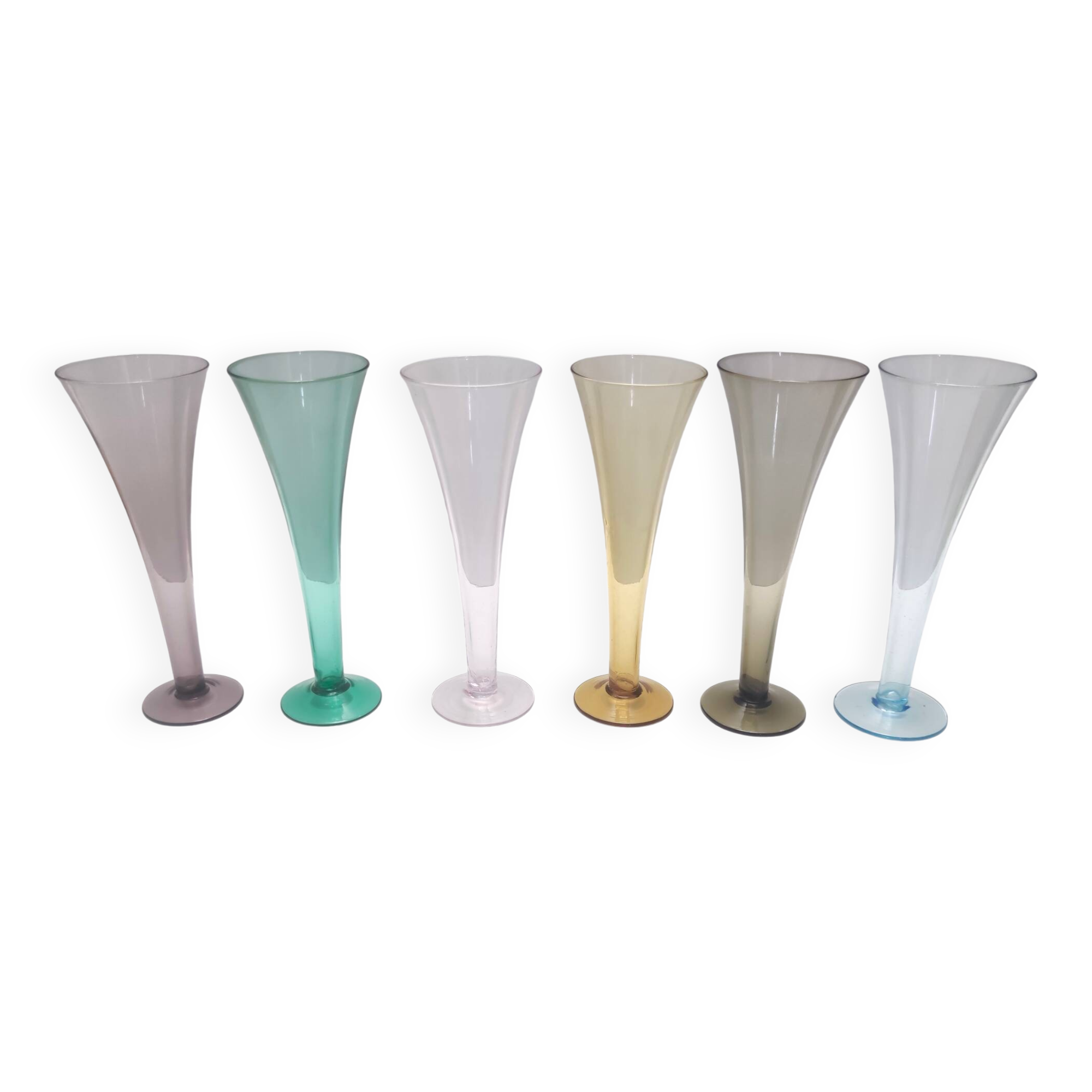 Ensemble vintage de six flûtes colorées en verre de Murano soufflé à la main, Italie