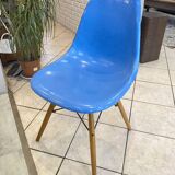 DSW chair turquoise fibre with oak dowel, light oak, Eames, Herman Miller.