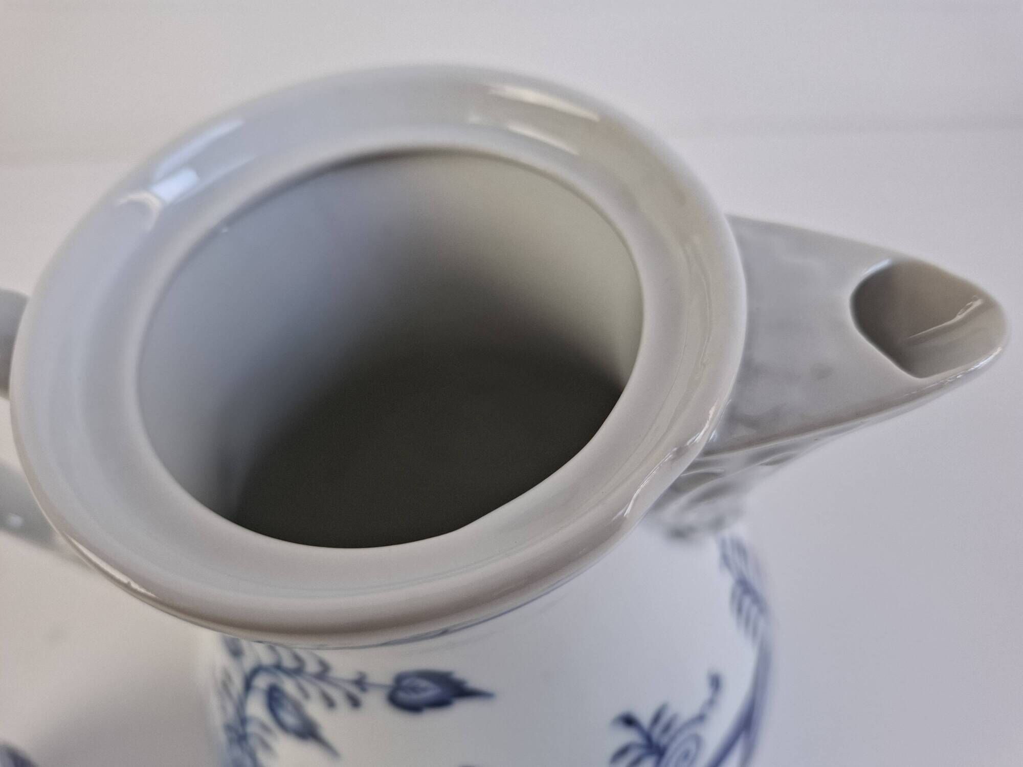 Vintage Dubí Czech Porcelain Blue Onion Cibulák Teapot, c. 1970