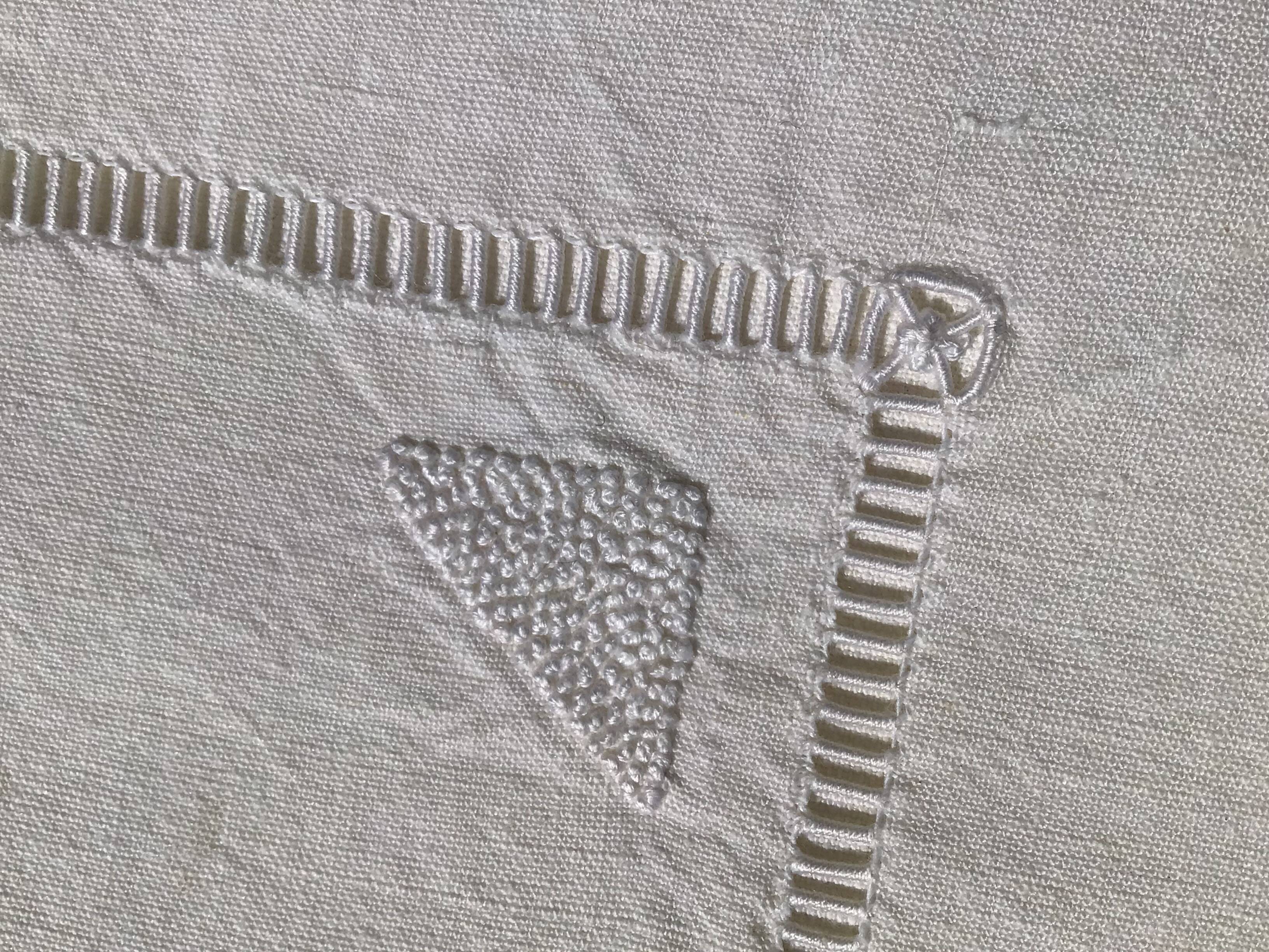 New 2-seater sheet embroidered with ladder day triangles