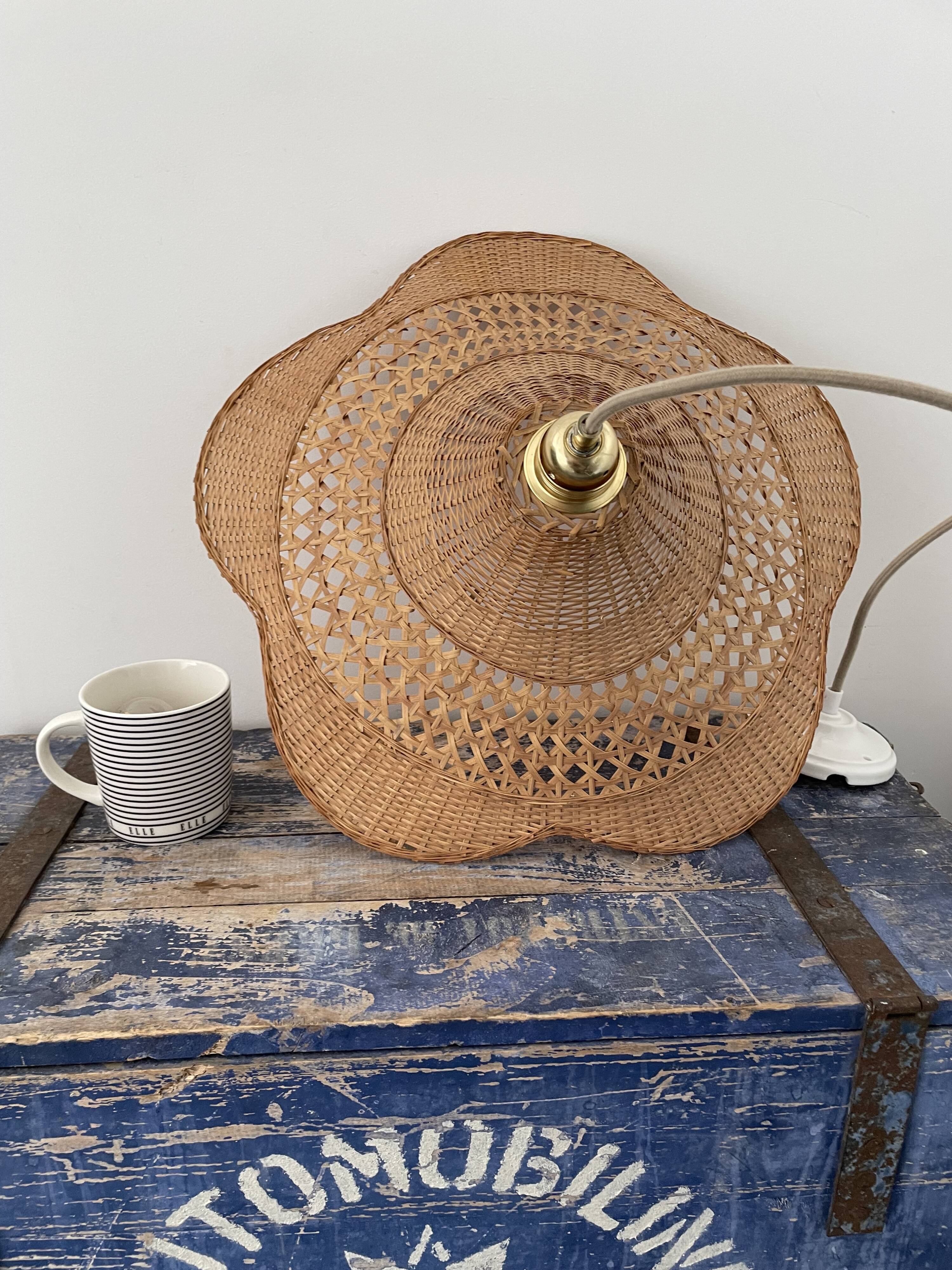 Vintage suspension in woven wicker