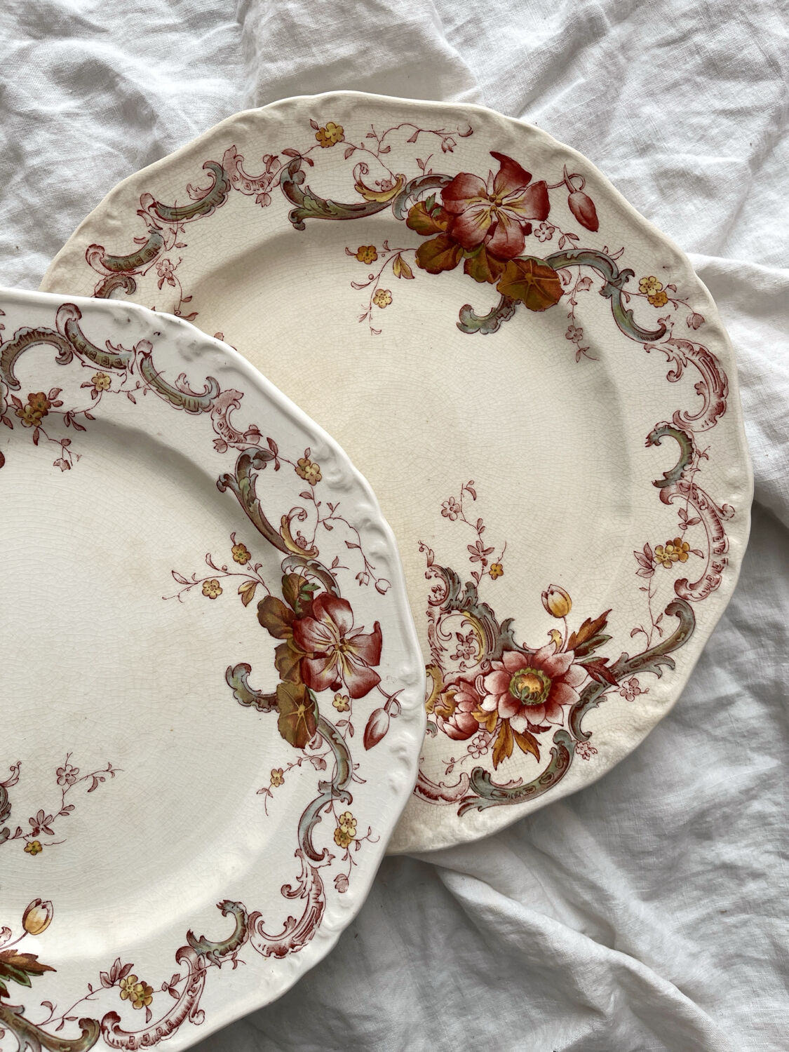 8 polychrome ironstone dinner plates "Wentworth" by Emile Bourgeois