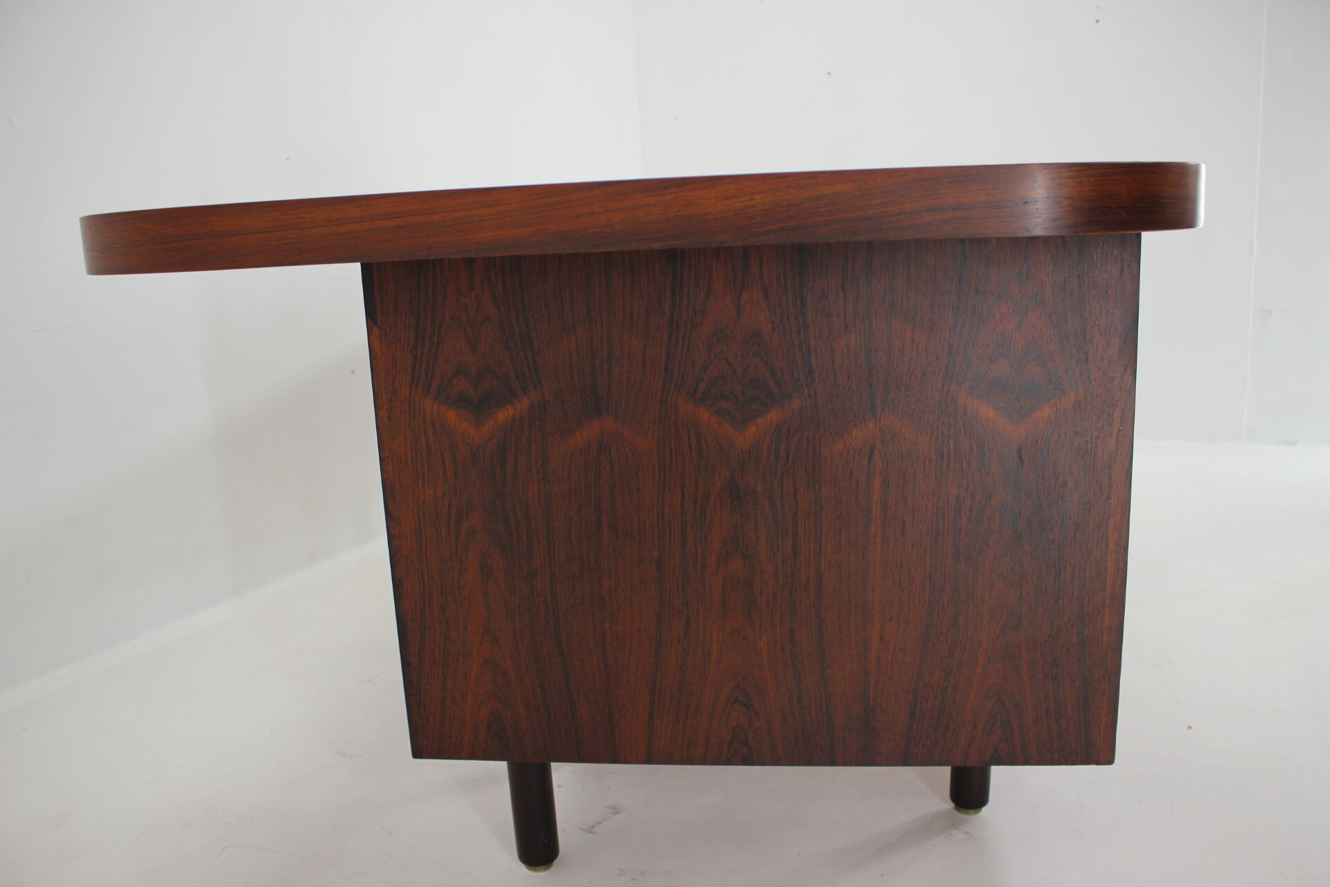 1960s Large exclusive free standing palisander desk