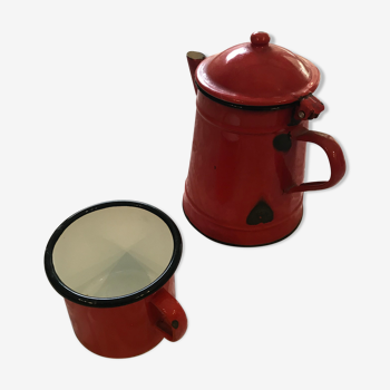 Lot de pichet et tasse anciens en tôle émaillé