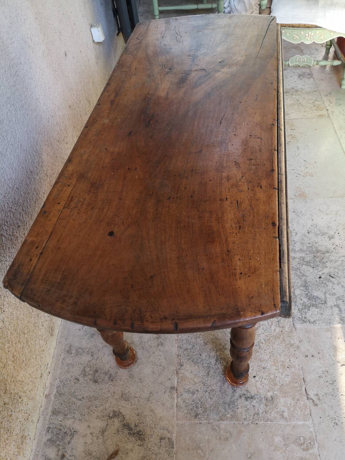 Round solid wood table 4 legs
