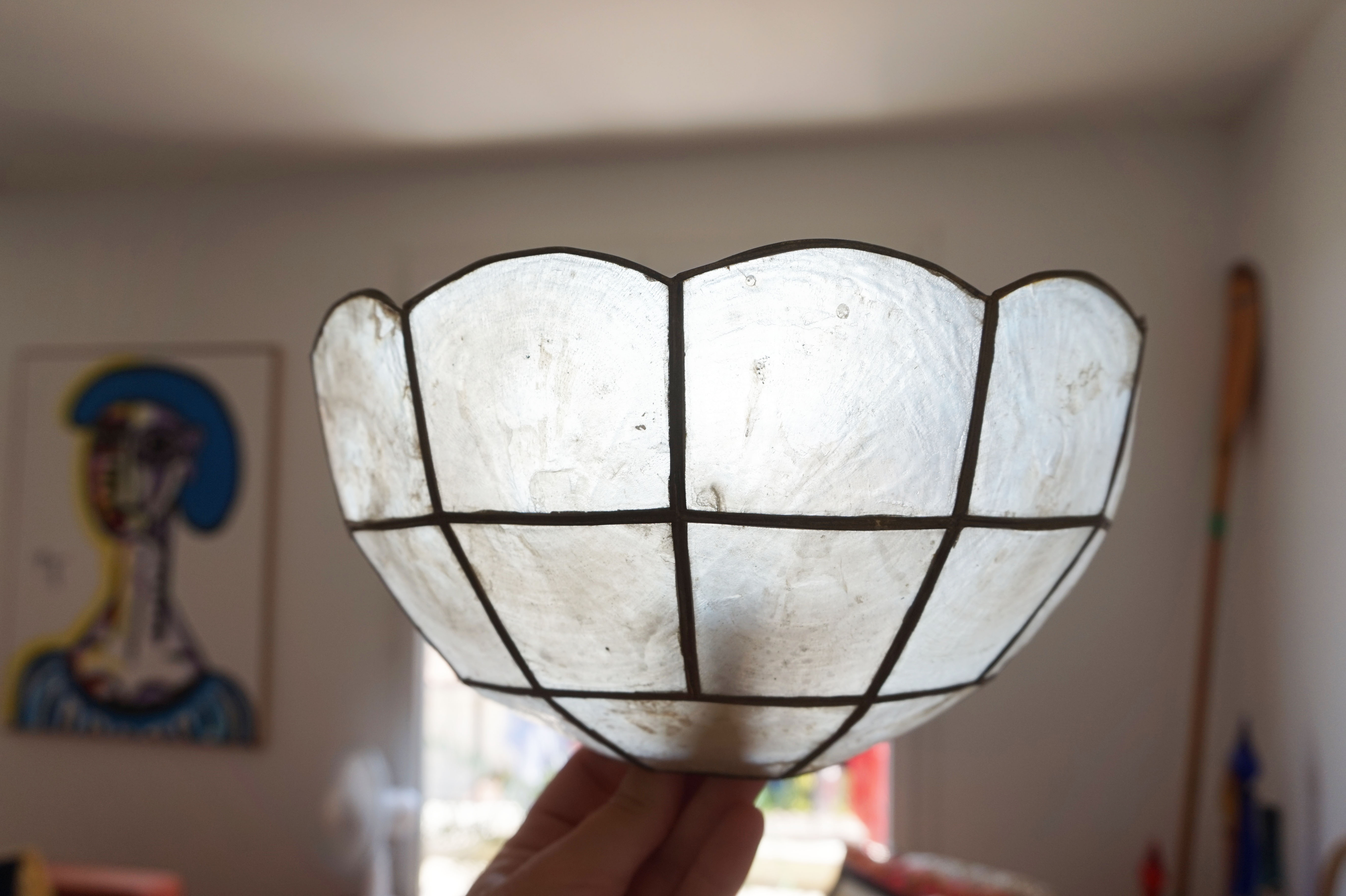 Mother-of-pearl shell shape wall lamp