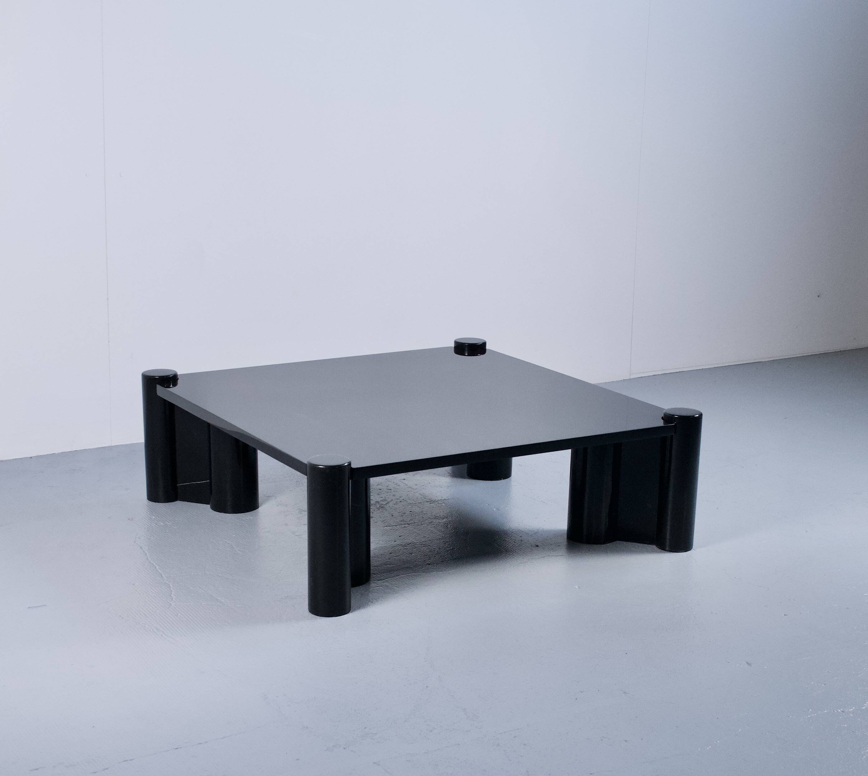 Jumbo marble coffee table by Gae Aulenti, 1960s, Knoll International, publisher
