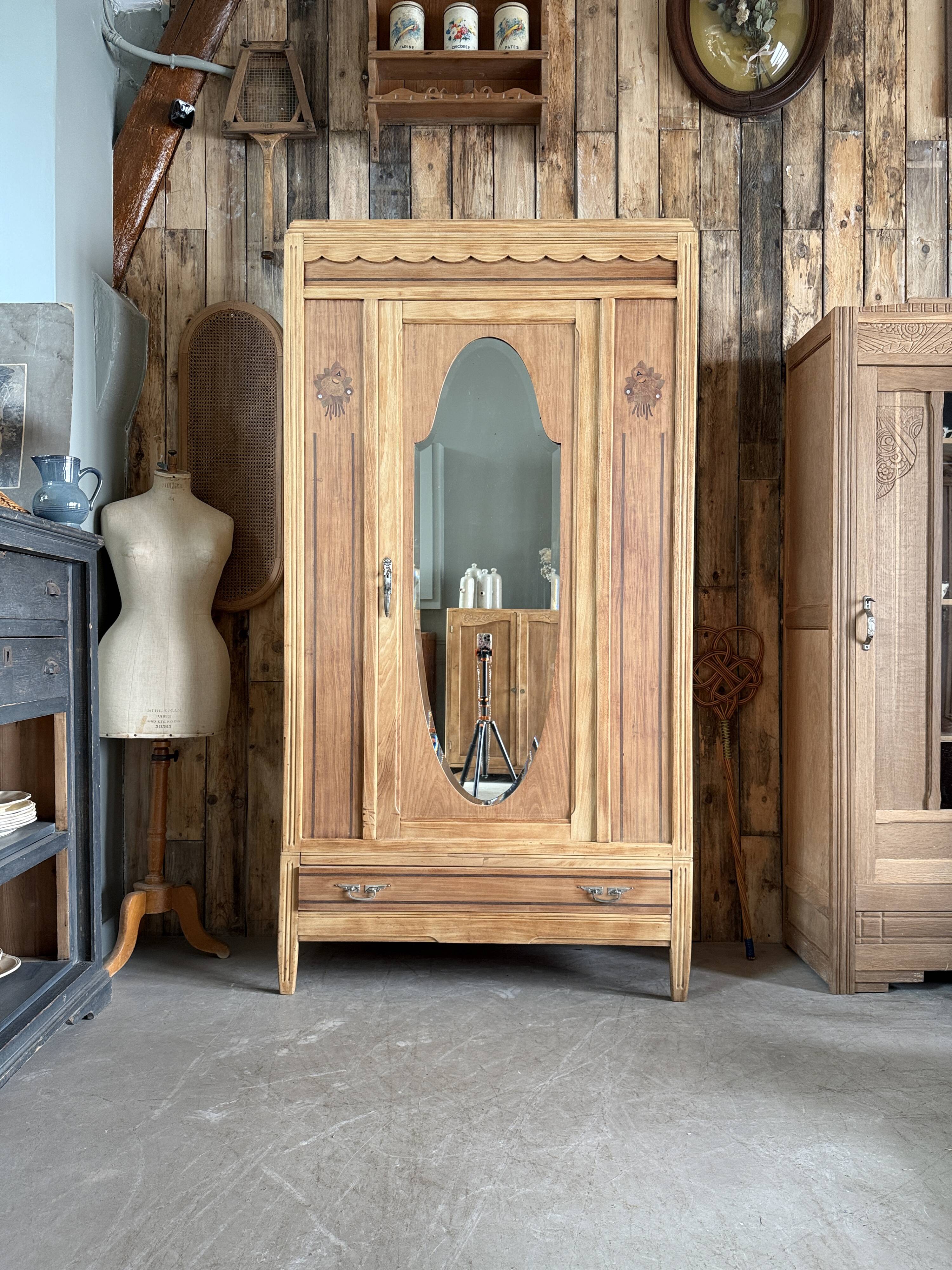 Art Deco Bonnetière (renovated)