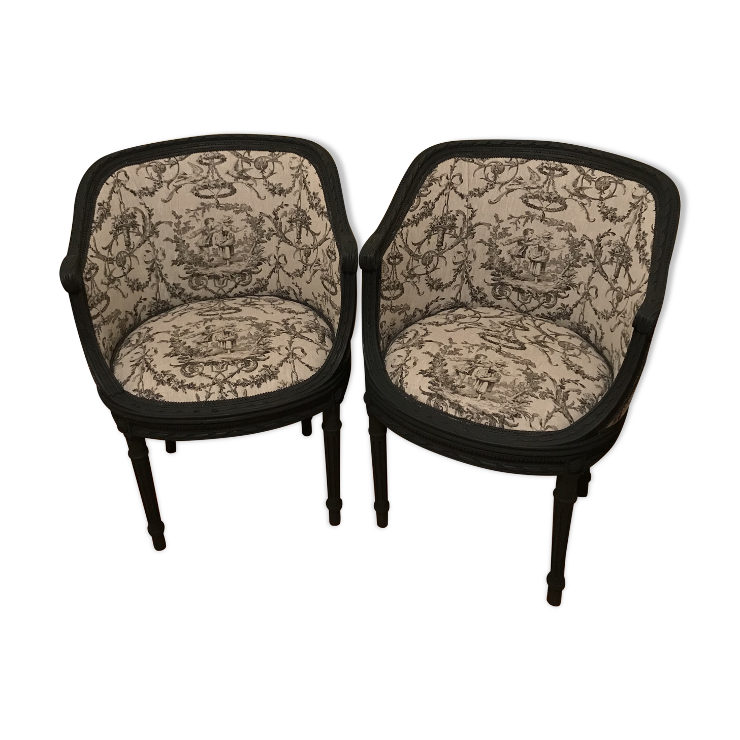 Set of basket chairs