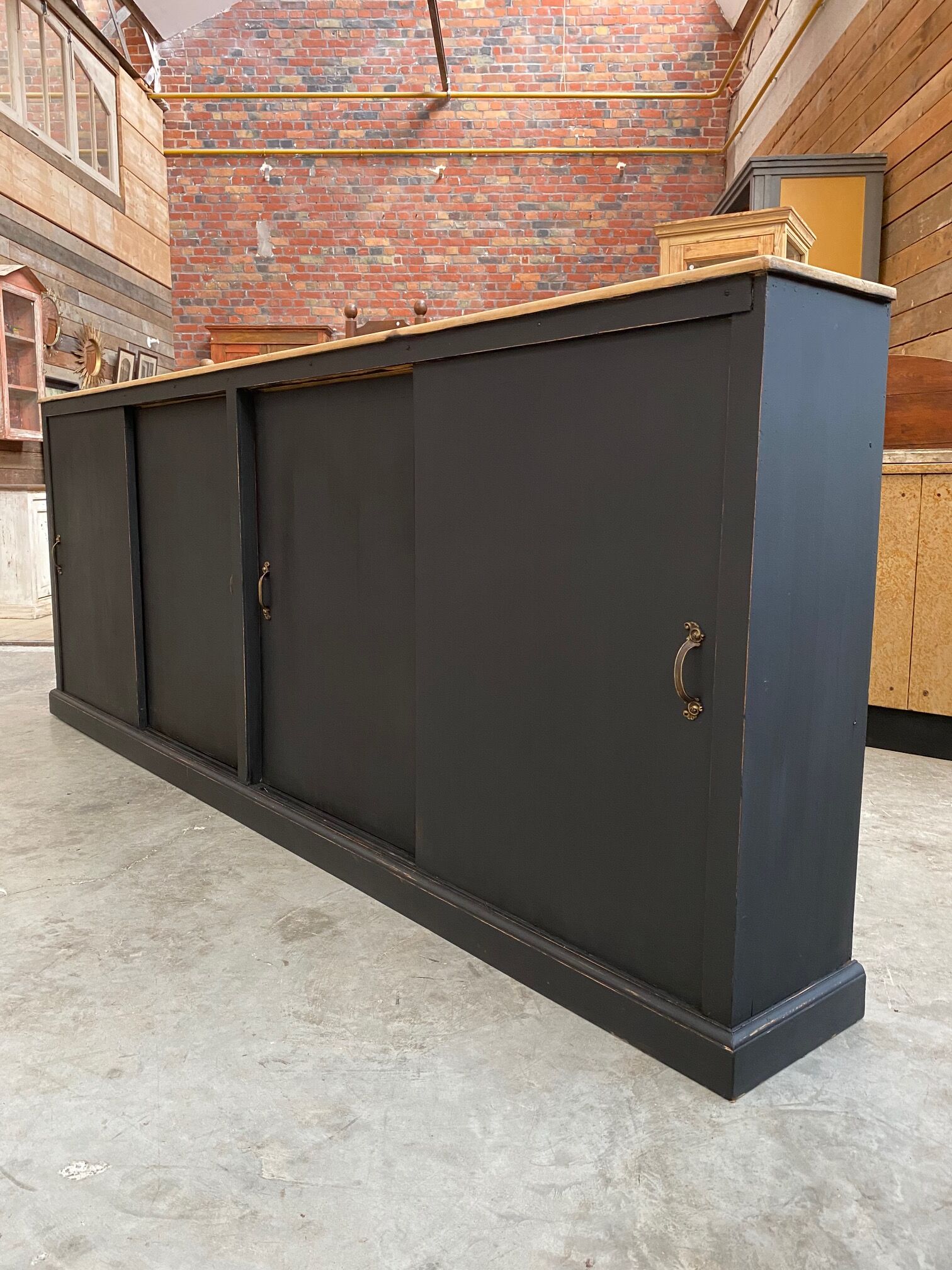 Trade furniture with sliding doors