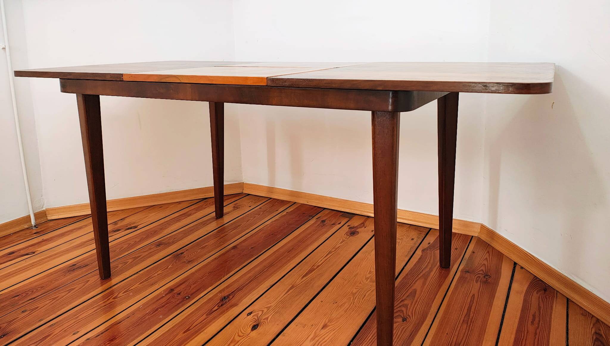 Czechoslovakian Extendable Table by Jindřich Halabala for UP Závody, 1950s