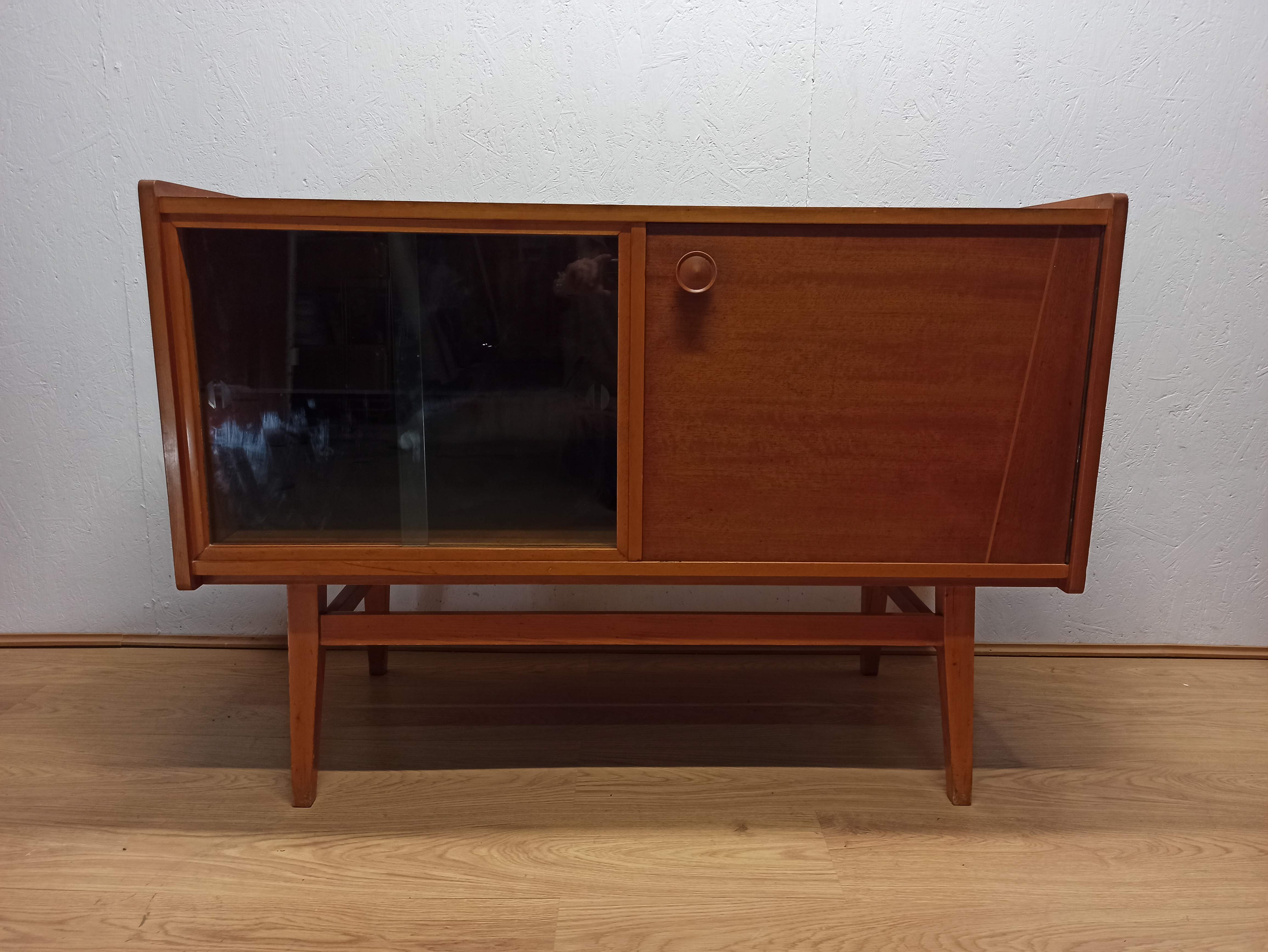 Modernist sideboard bilea of the 1962