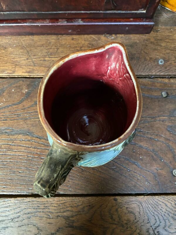 Pichet en majolique figurant un héron, 1900