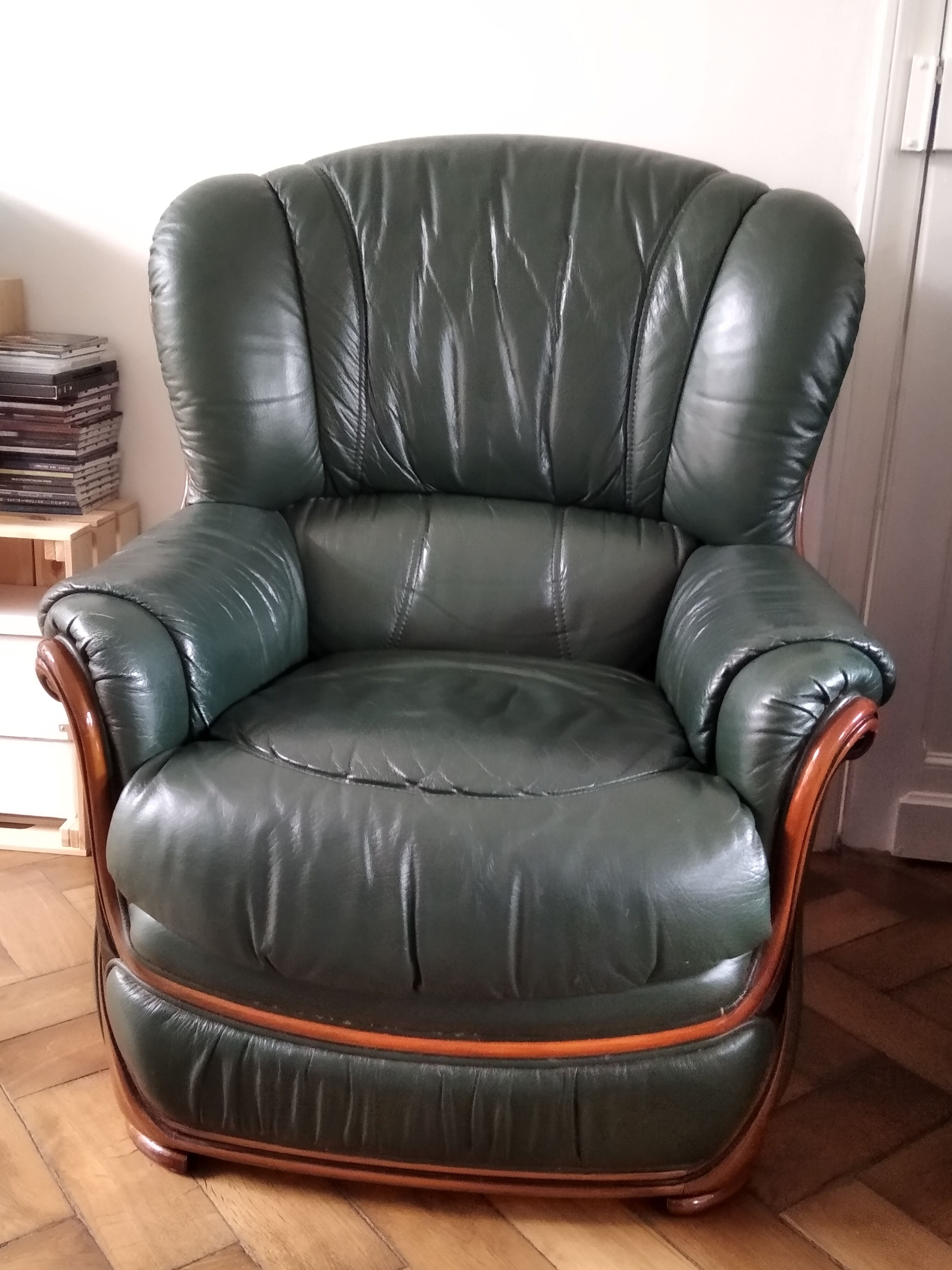 Duo de fauteuils cuir années 1980