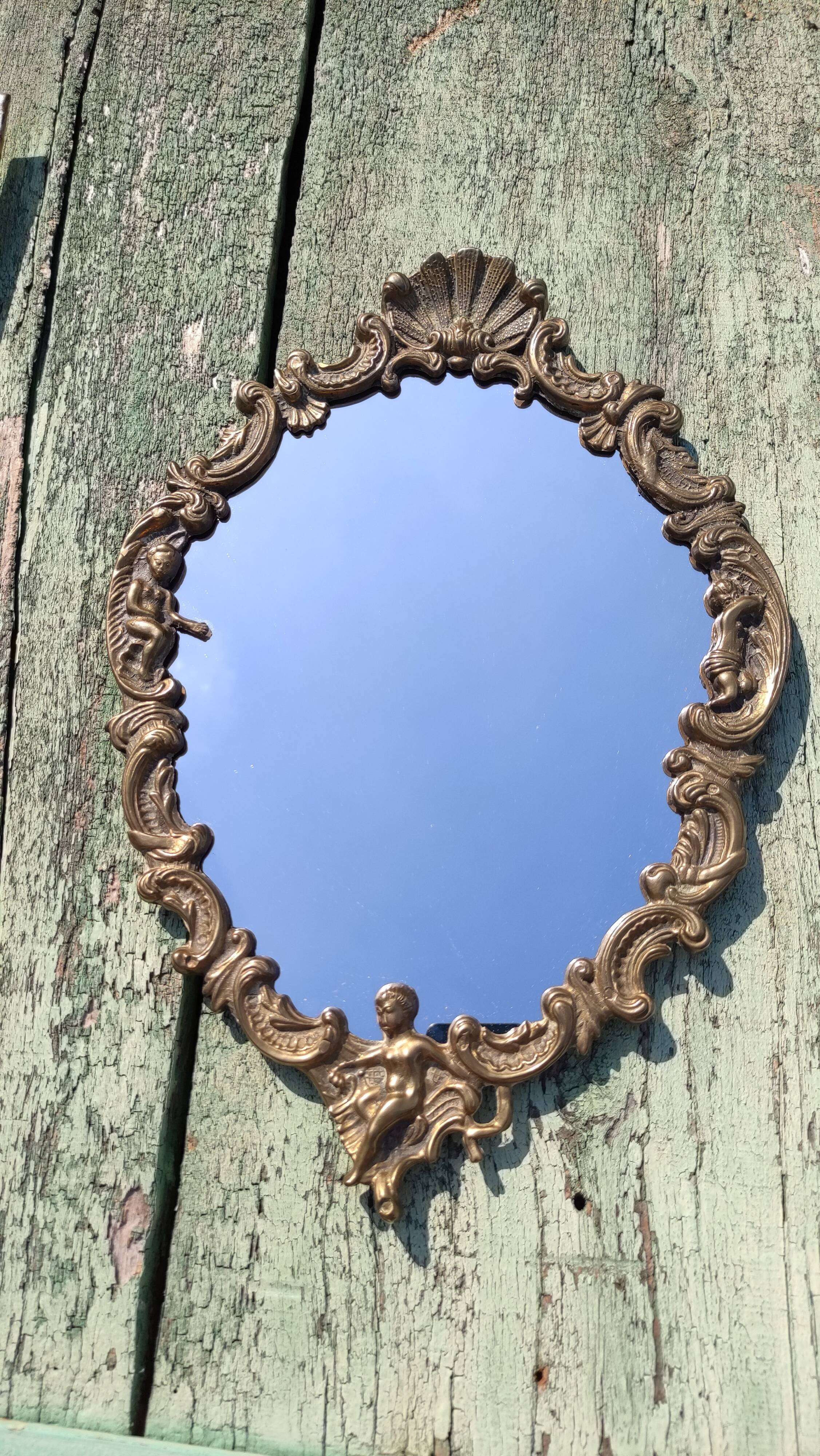 Vintage mirror in solid golden brass
