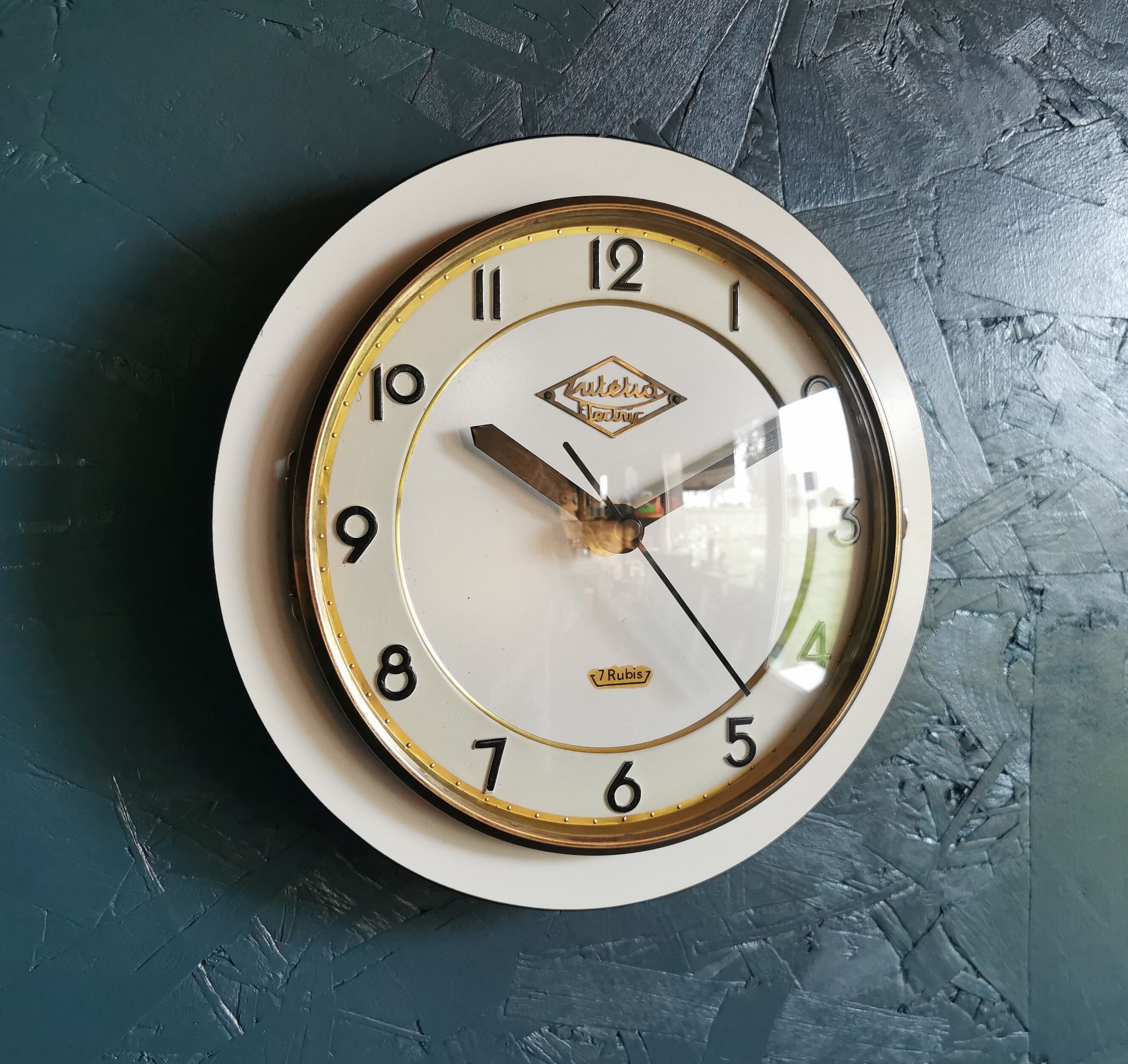 Vintage formica clock round silent wall clock "White Lutetia"